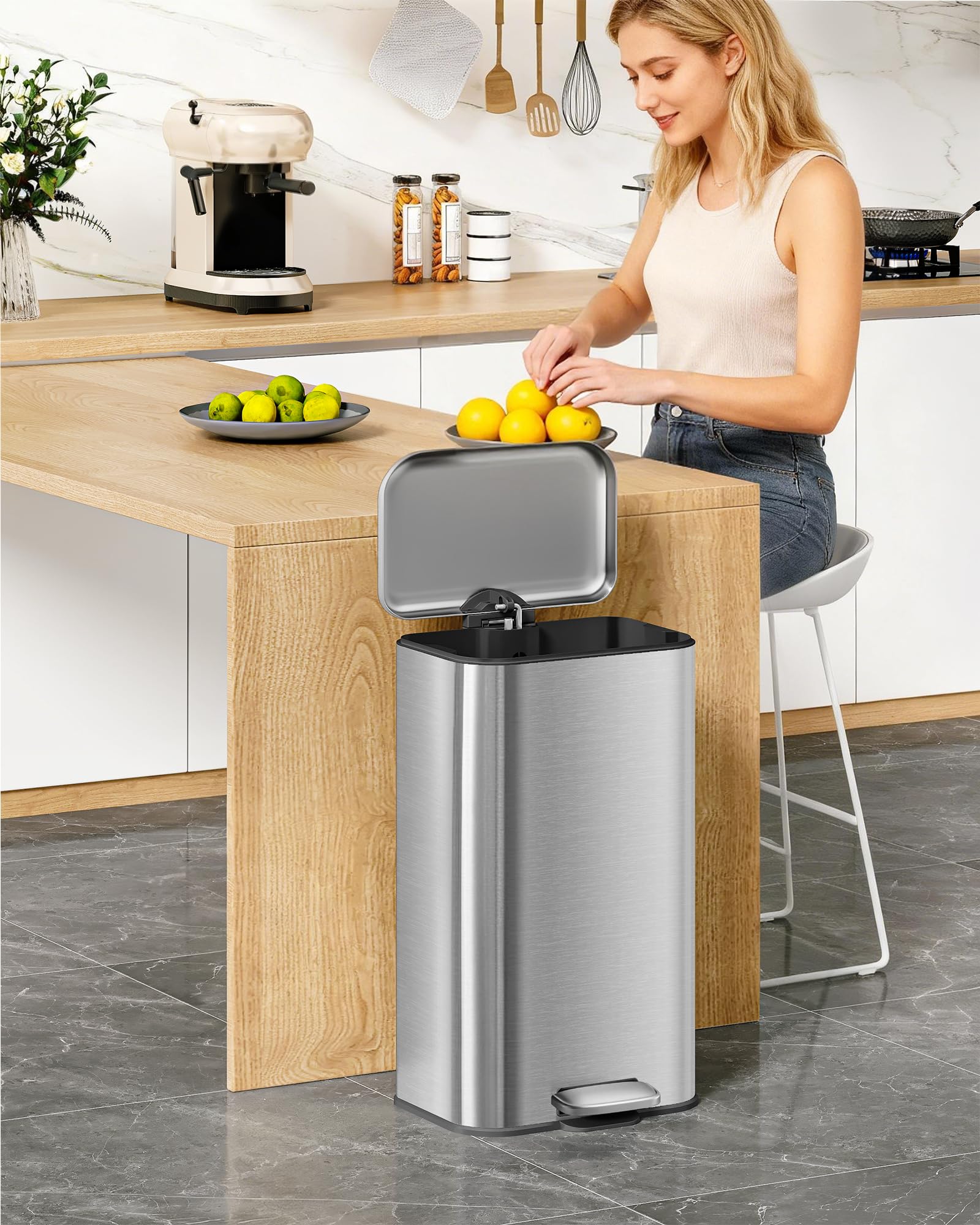 Hzuaneri Mülleimer Küche, 30L Abfalleimer mit Tretpedal, Tretmülleimer mit Softclose-Deckel und Inneneimer, Küchenmülleimer mit 15 Müllbeuteln, Stahl, Silber SW13099B