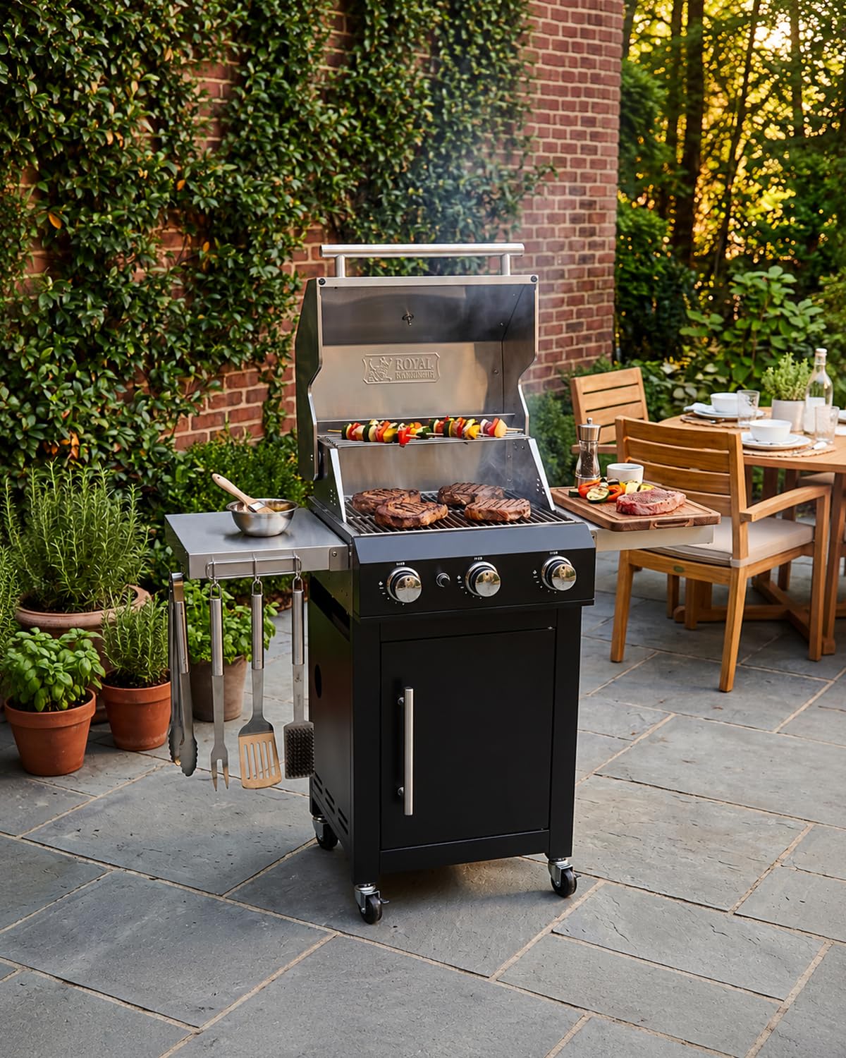 Premium Gasgrill 3 Brenner 10,5 kW Grillrost komplett montiert, Outdoor-Grill für Garten & Terrasse, 304 Edelstahl-Brenner schwarzer PVD-beschichteter Edelstahl-Korpus 1,2 x 0,6 x 1,2 m