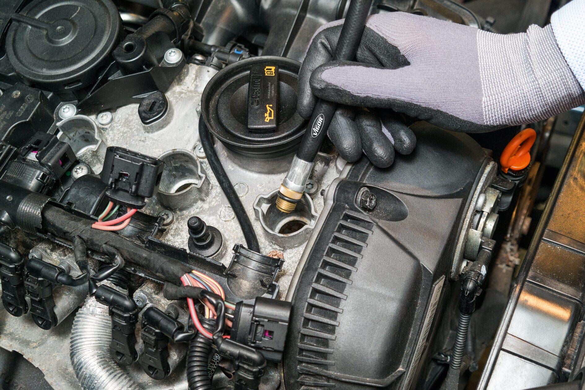Set di tester per compressione e perdita di pressione ViGOR V4461, per motori diesel e a benzina, test professionali di compressione o perdita di pressione per la maggior parte dei motori di auto
