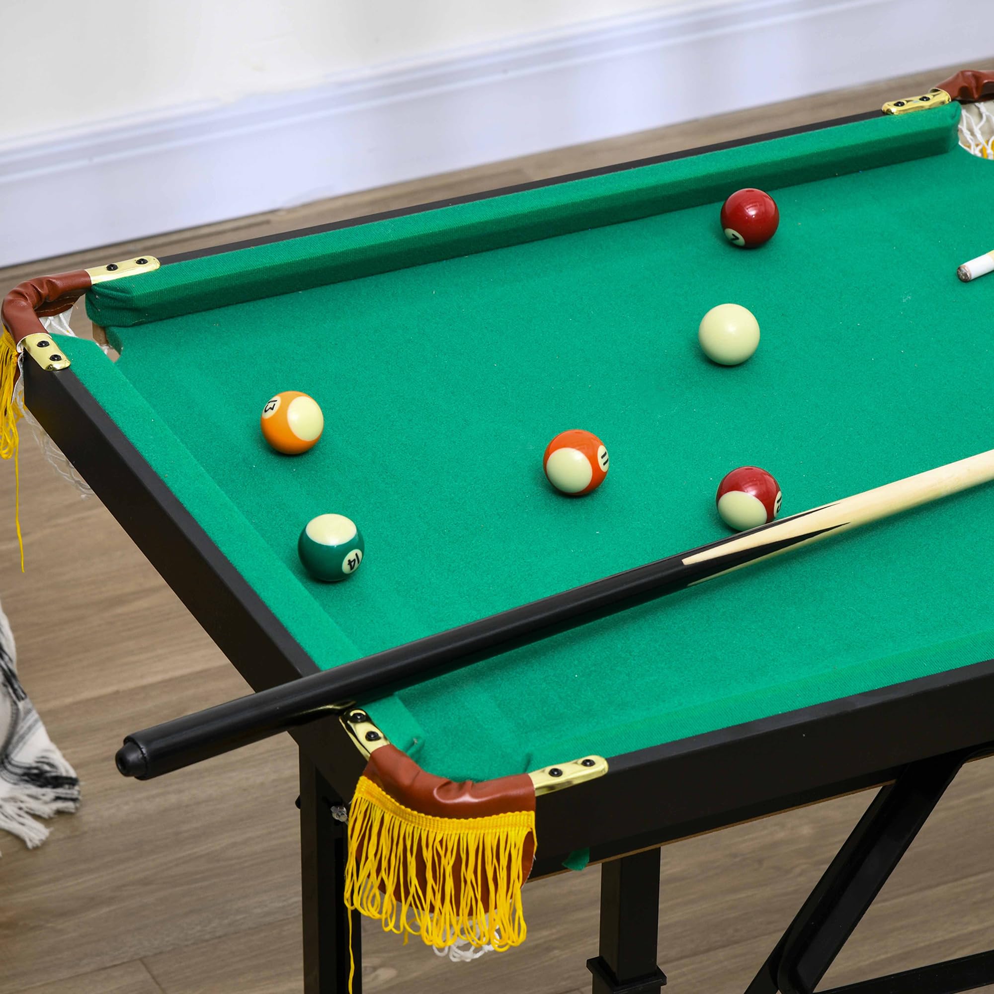SPORTNOW Table de Billard Pliable Hauteur réglable avec Accessoires 2 queues, 16 Boules, 2 craies, Triangle, Brosse, dim. 140L x 63l x 55-75H cm Vert