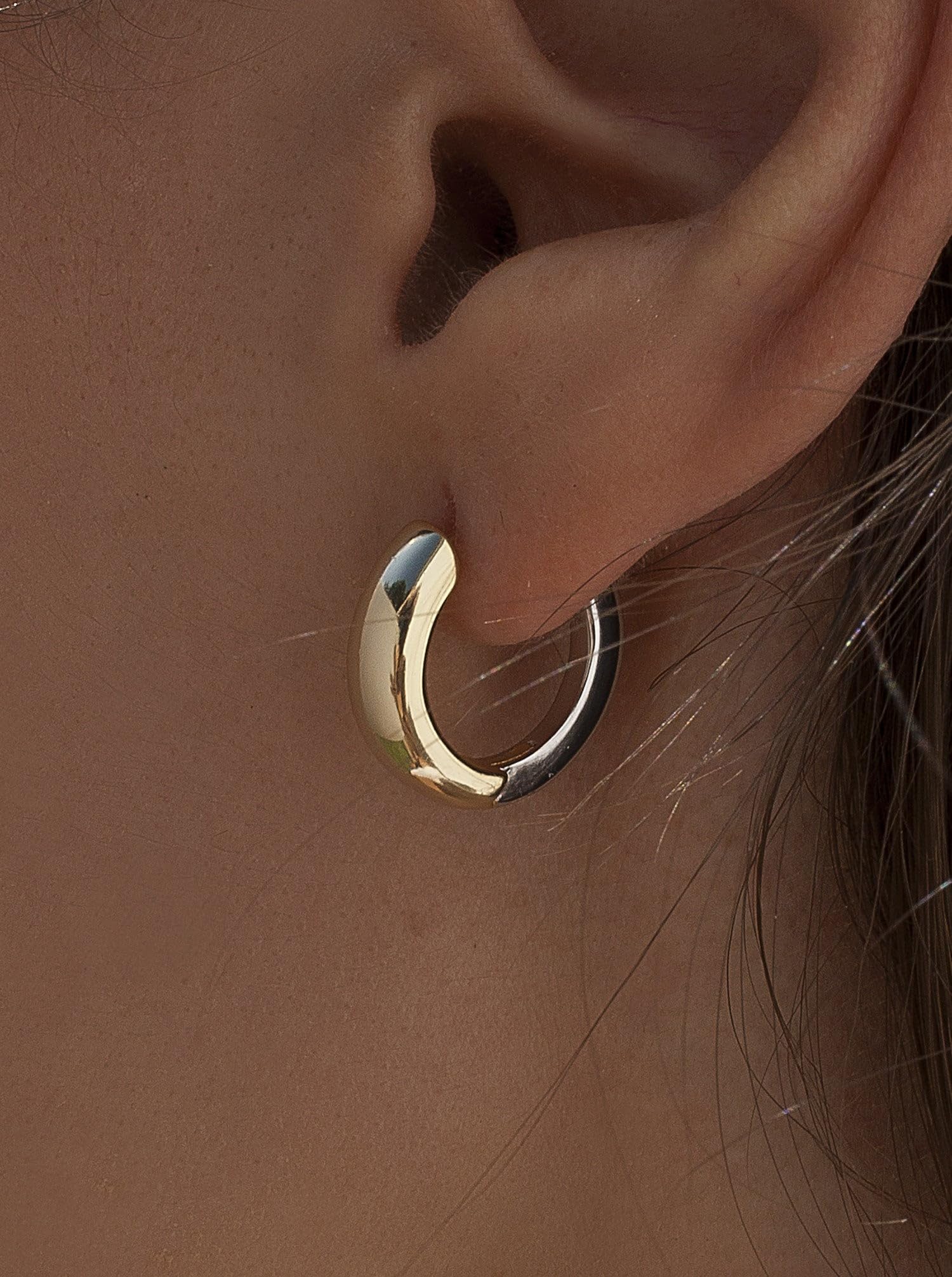 Pendientes de aro bicolor diámetro pequeño con dorado delante