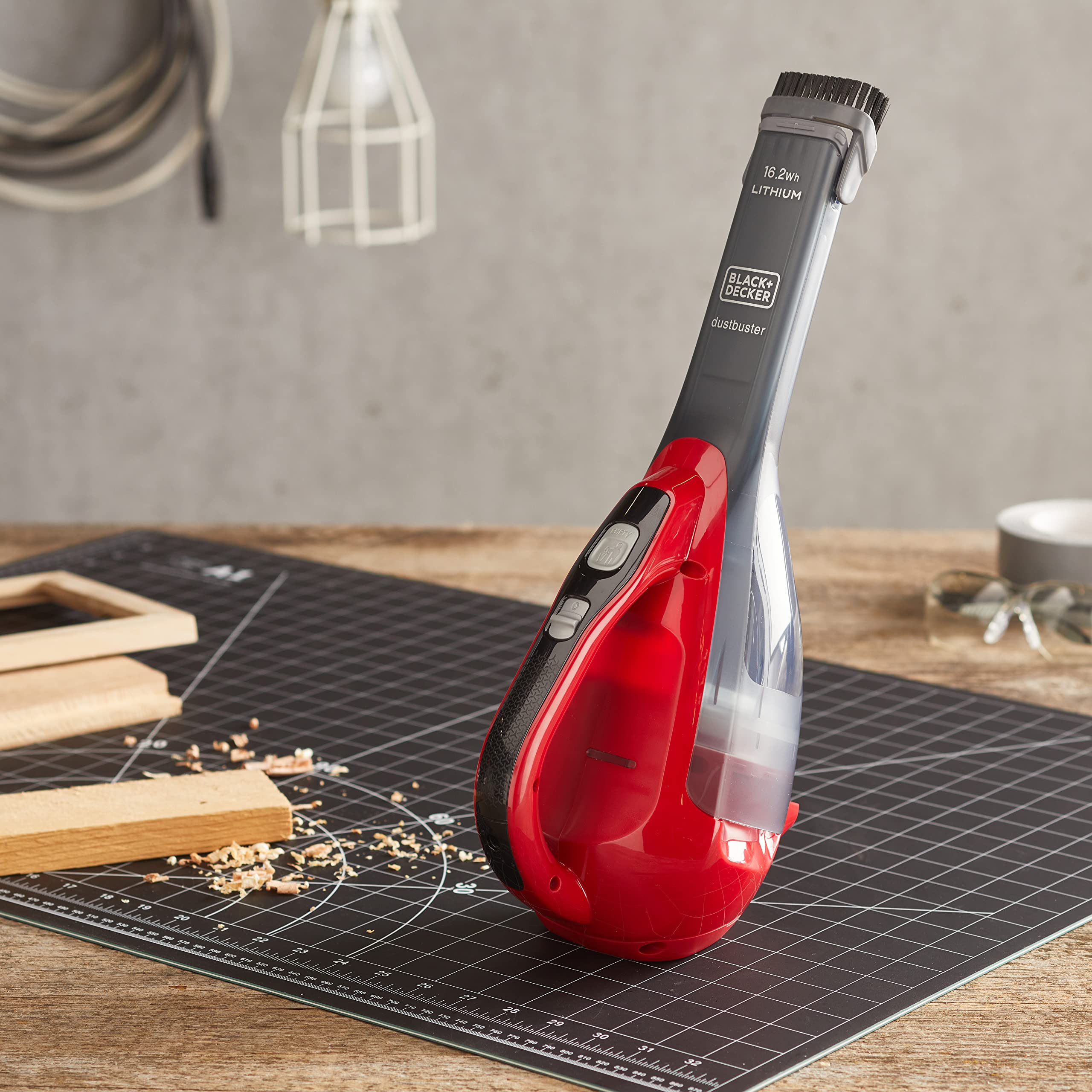 BLACK+DECKER, Aspirabriciole Senza Fili Potente, Batteria Litio Bocchetta Aspirante Estendibile, Grigio E Rosso. DVA315J-QW
