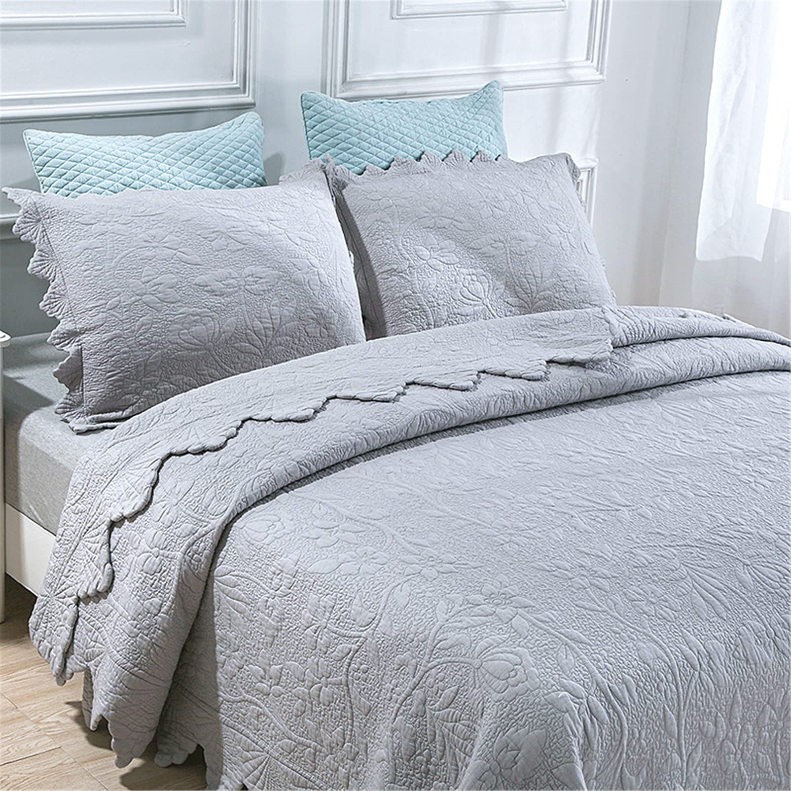 Couvre-lit matelassé pour très grand lit 230 x 250 cm – Couvre-lit réversible à volants pour décoration de chambre à coucher avec 2 taies d'oreiller pour toutes les saisons, gris Couvre-lit matelassé pour très grand lit 230 x 250 cm – Couvre-lit réversible à volants pour décoration de chambre à coucher avec 2 taies d'oreiller pour toutes les saisons, gris