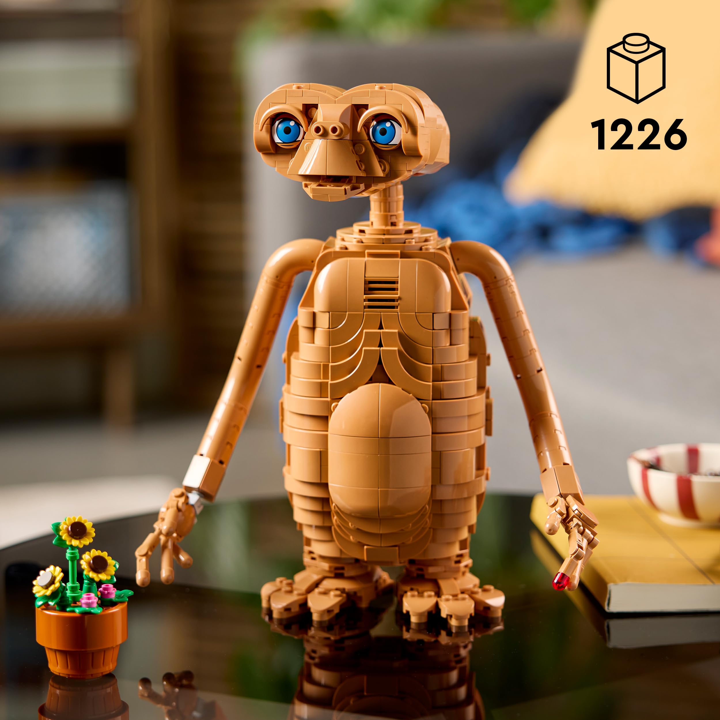 LEGO Ideas E.T. the Extra-Terrestrial - Kit di Modellismo per Adulti con Personaggio Alieno, Fiori Finti in Vaso e Mattoncino Luminoso - Regalo per gli Appassionati di Film e di Fantascienza - 21370