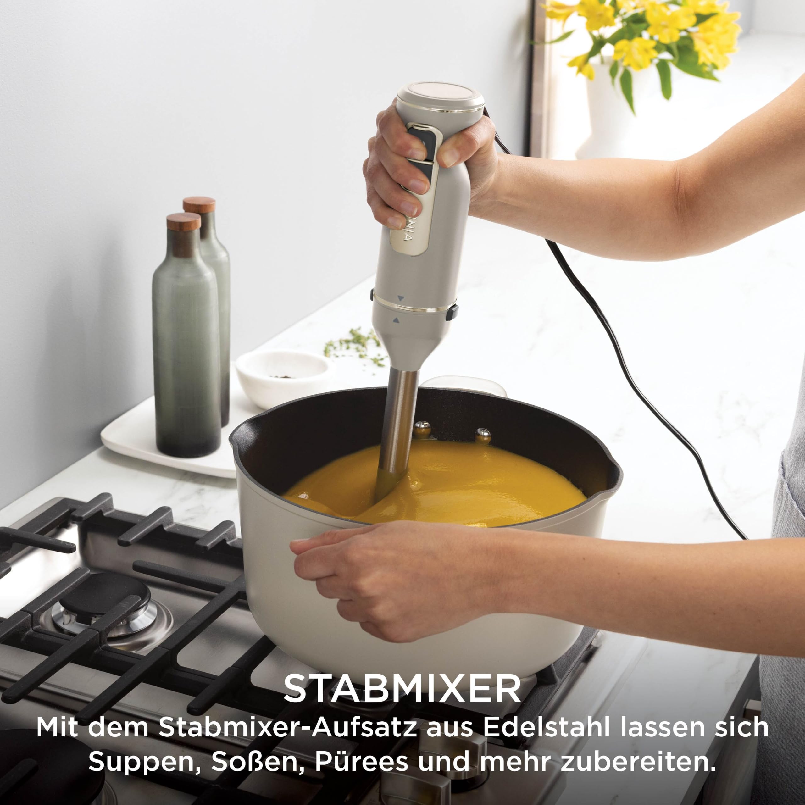 Ninja Foodi 3-in-1 Stabmixer Stufenweise Anlauf, 2 Misch-und 5 Rührgeschwindigkeiten zum Zerkleinern, Mischen, Kneten und mehr, spülmaschinenfest, Stone Gold CI100EUSTGD