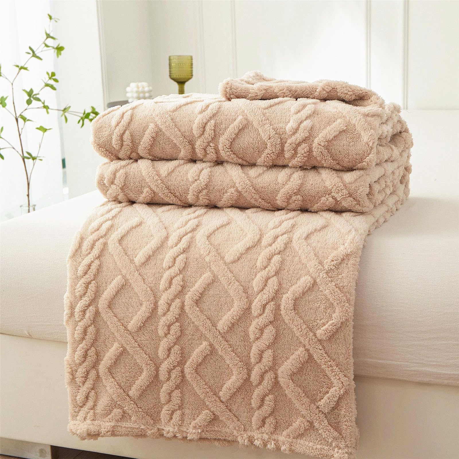 Chickwin Throw Blanket Large for Sofa Bed Flannel Blanket Throw Single Double King Warm Cozy Fluffy Soft Fleece Blanket Extra Large Throws for Couch Settees Armchairs (100x150cm,Khaki)
