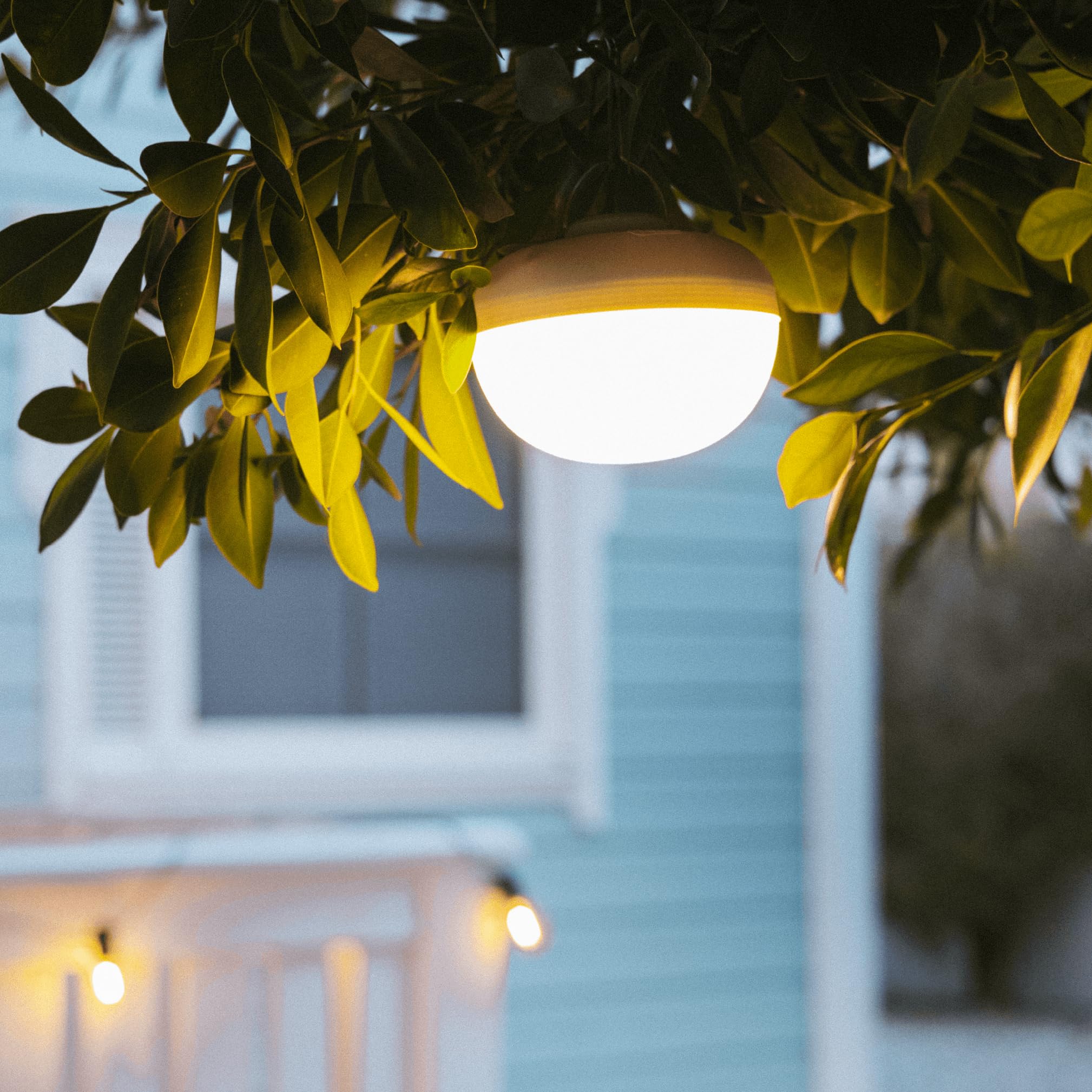 Newgarden - LED Camping- und Notfalllampe Cherry. Tragbare Lampe mit Haken und Magnet, kabellos mit wiederaufladbarem USB-Akku. 900 Lumen und bis zu 20 Stunden Nutzung. IP54 wasserdicht