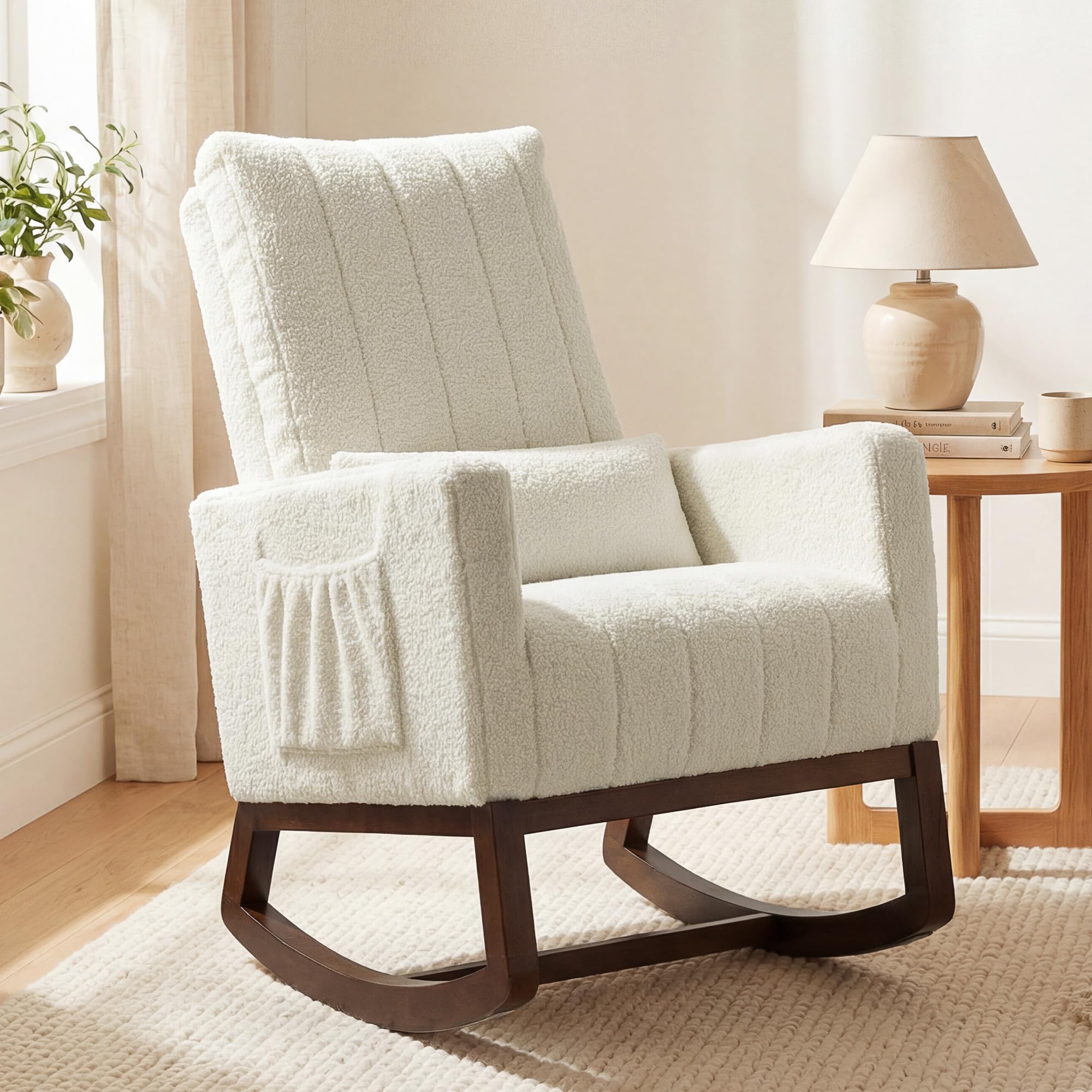 HOMCOM Fauteuil à Bascule, Rocking Chair en Flanelle Neige, Chaise à Bascule rembourrée avec Coussin Lombaire, Dossier Haut, Poches latérales et Base en Bois d'hévéa, pour Salon, Chambre, crème