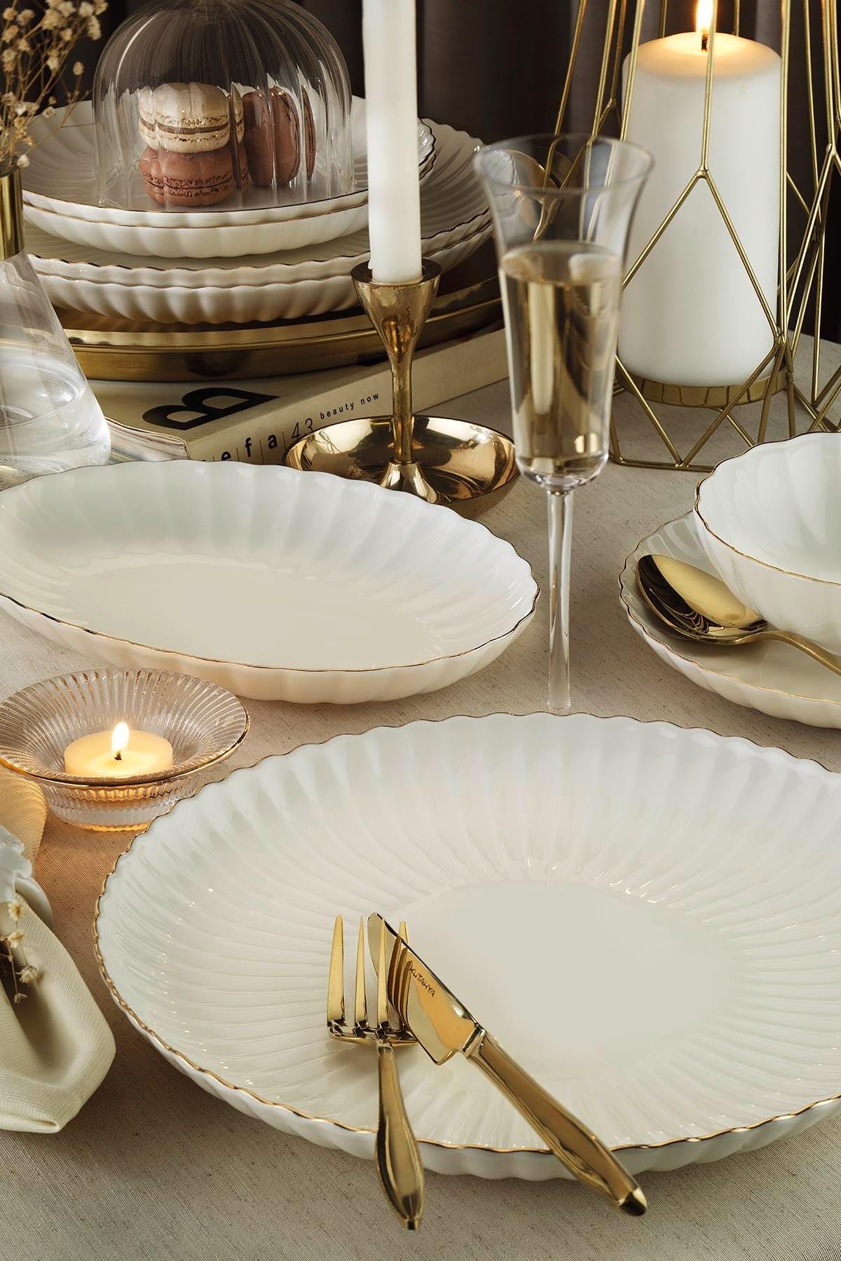 Elegancki 27-częściowy zestaw obiadowy w 100% z porcelany, z talerzami do zupy, misami i talerzami, idealny na kolacje i elegancką rozrywkę