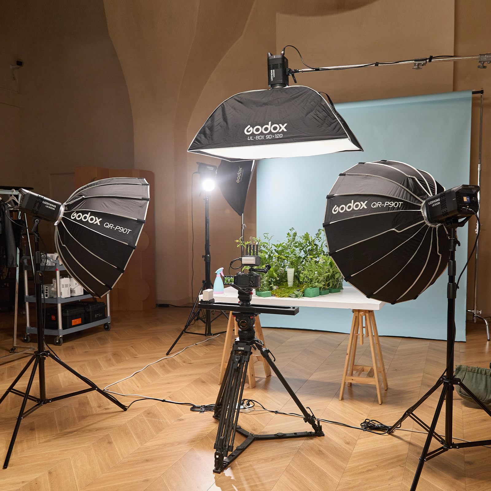 Godox Litemons LE200Bi LE200 Bi Luce Continua a LED Video Light 220W 2800K~6500K 57700 Lux/1 m TLCI/CRI≈98 Controllo Bluetooth 11 Effetti FX Attacco Bowens Videolight per Vlogging,YouTube (nero)