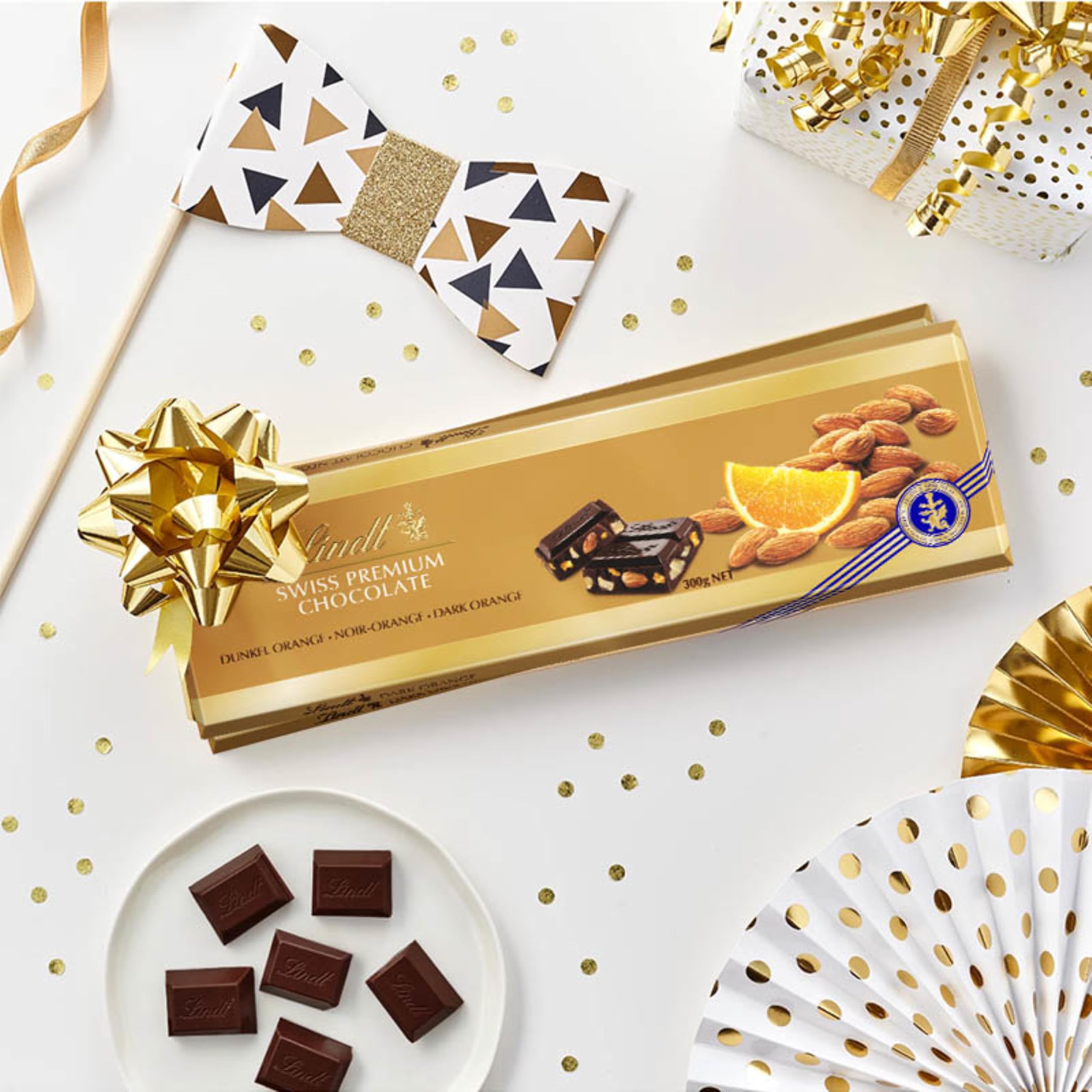 Lindt Tableta de Chocolate Gama Oro, Chocolate negro con almendras, chocolate negro intenso, aromatizado con naranja, chocolate suizo tradicional, 300gr (Paquete de 4)
