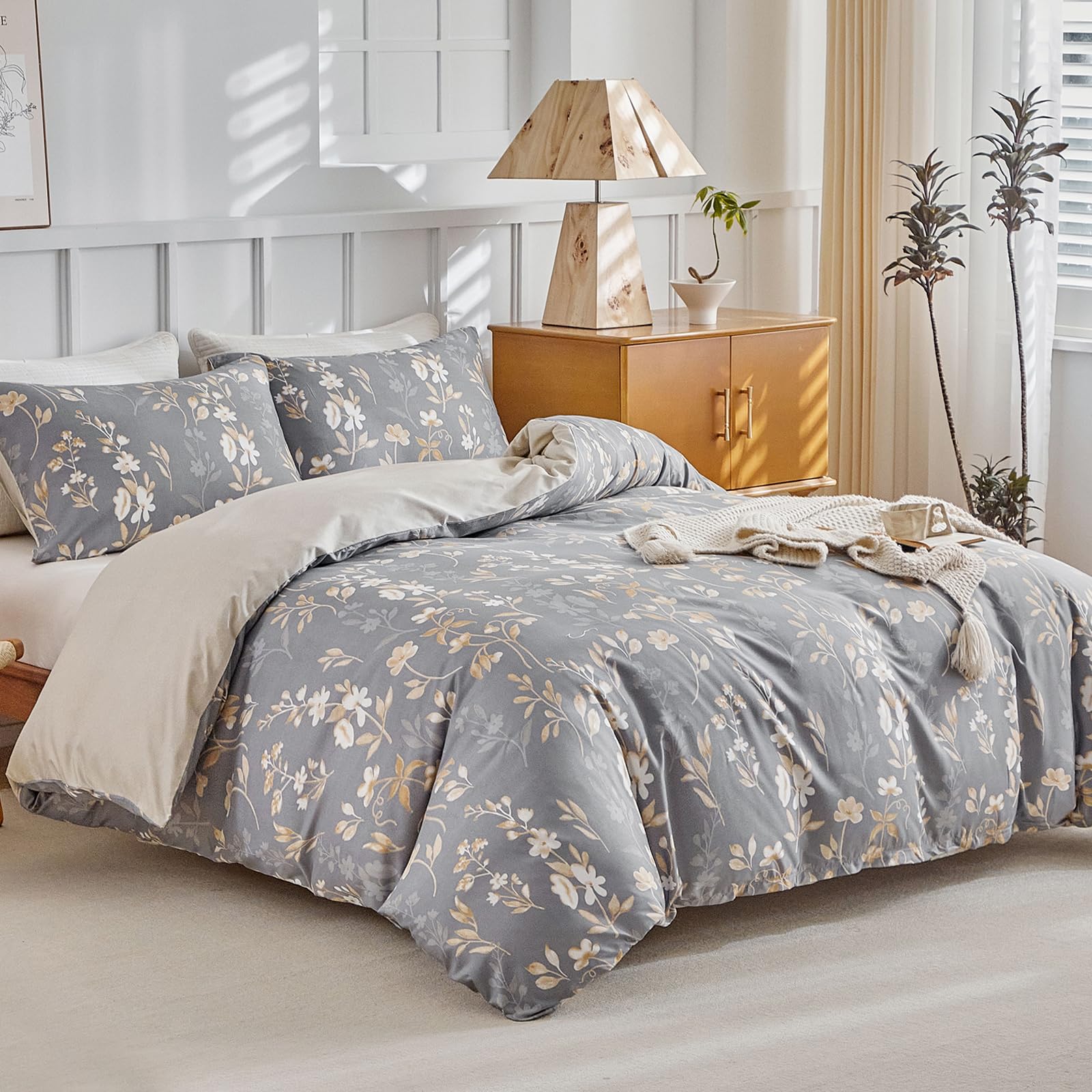 Tokokimo Bed Linen 220 x 240 cm, 3-Piece Set - Bedding Sets with 2 Pillowcases with Zip 80 x 80 cm - Floral Branch Pattern Microfibre Duvet Cover for Double Beds with Zip, Grey-Brown — image 1