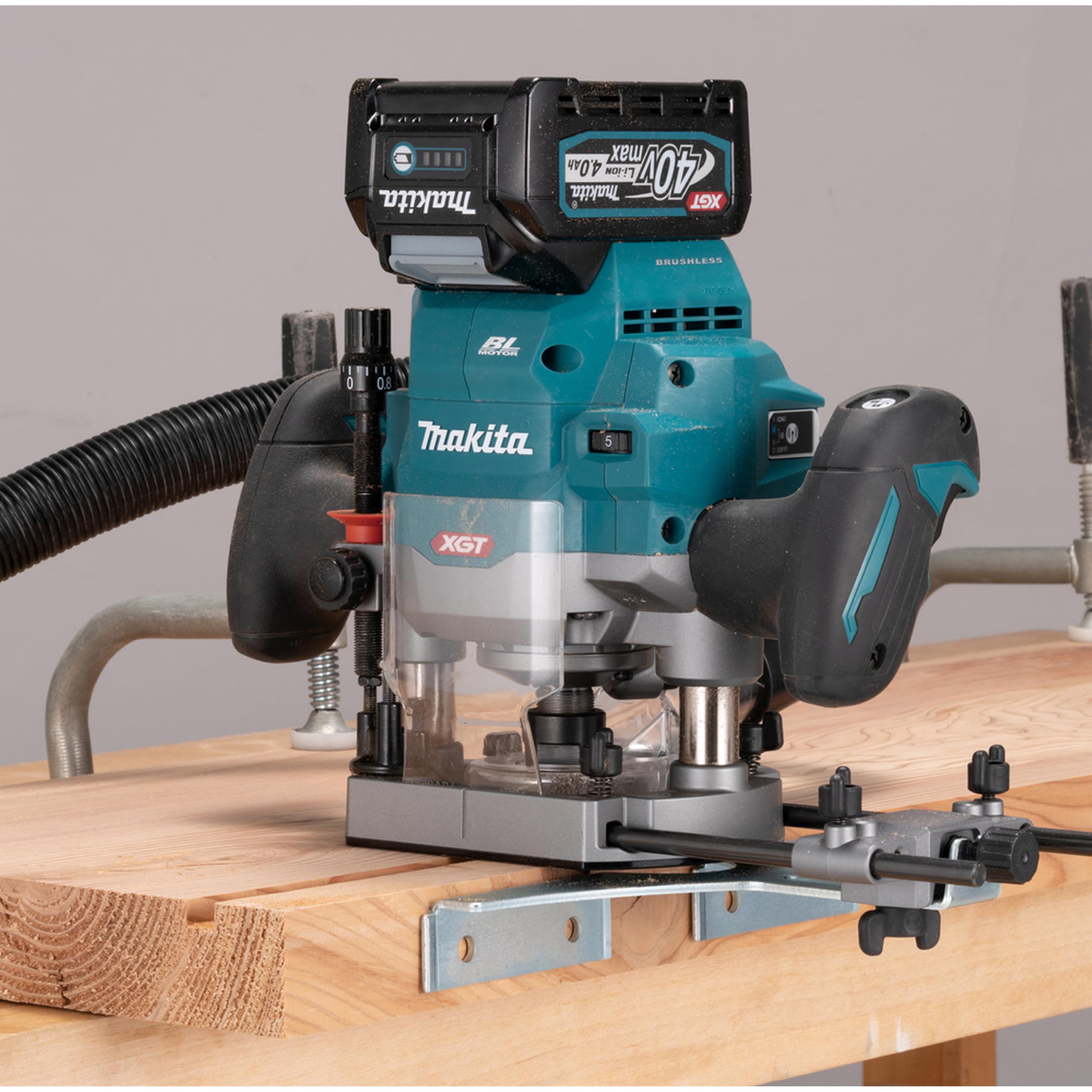 Makita Router sin escobillas RP001GZ02 40V Max Li-ion XGT suministrado en una funda Makpac, baterías y cargador no incluidos