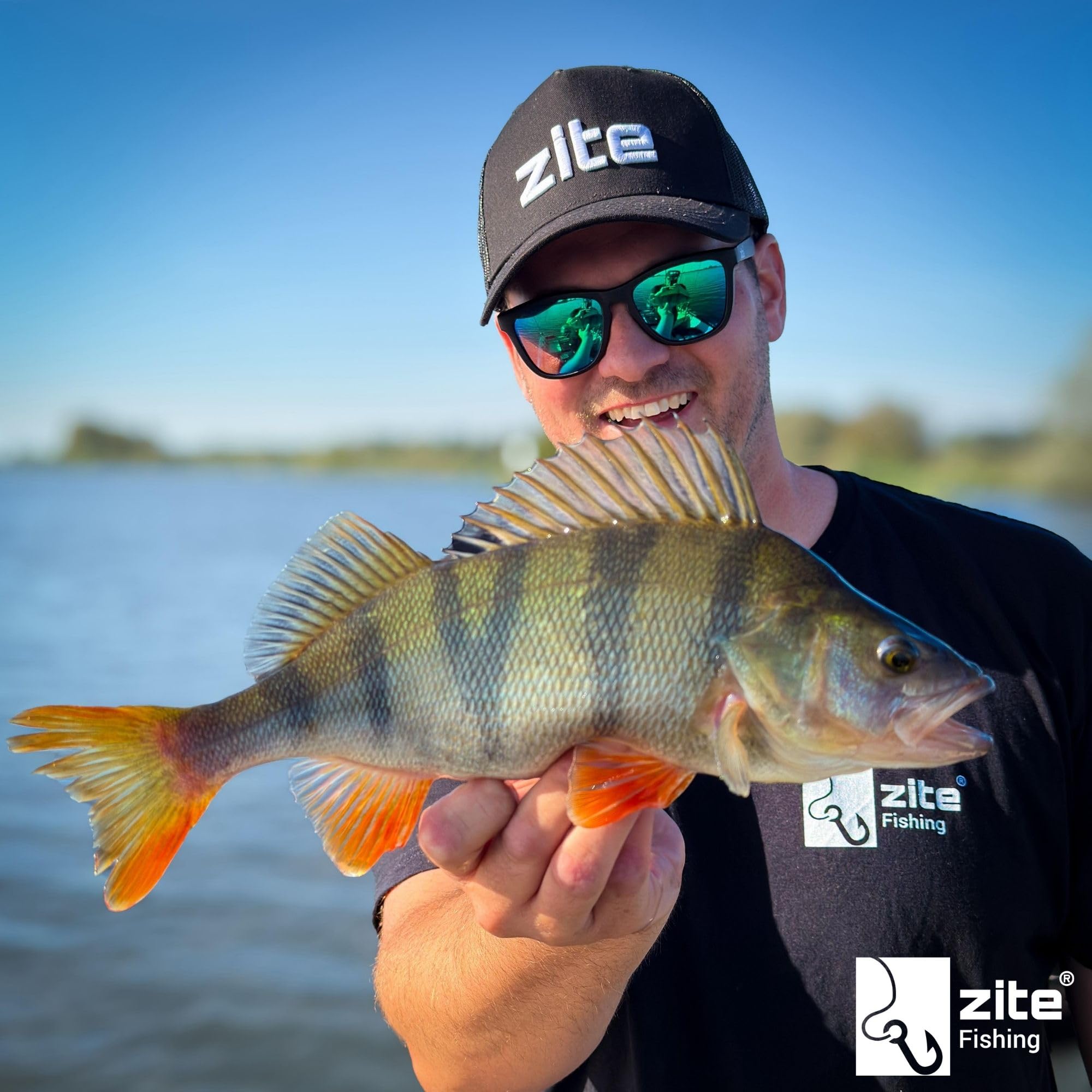 Zite Fishing Wundertüte Raubfisch XL | Geschenke für Angler - Raubfisch Überraschungsbox mit Angelzubehör, Kleinteilen & Ködern - Angel Sachen, Angel Geschenk, Angel-Mystery-Box, Geschenk Angler