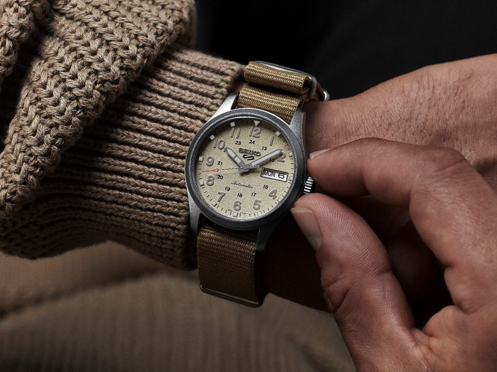 Seiko 5 'Kit del Desierto' mediocampo Estilo Deportivo SRPJ83K1