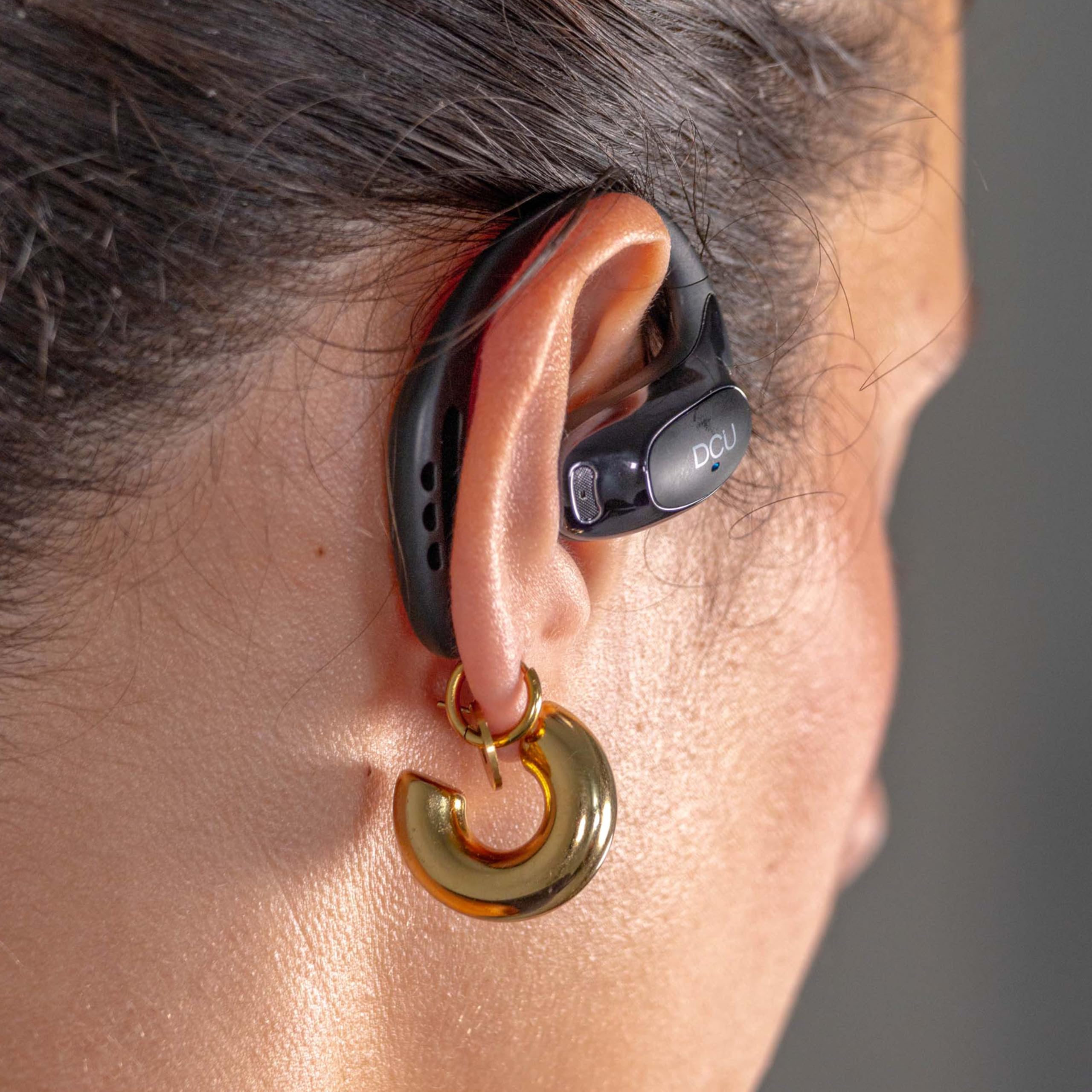 DCU Auriculares Inalámbricos Open-Ear OpenSound, Bluetooth 5.4 con Micro, Carga rápida, Tiempo de reproducción 24 Horas, Control Táctil, Resistencia al Sudor, Baja latencia, Negro