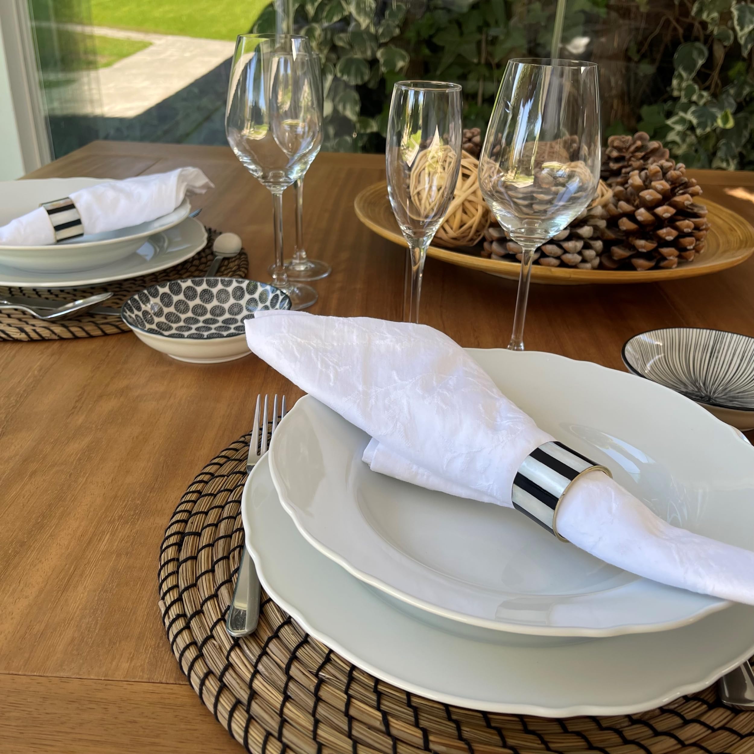 Serviettenringe Gold mit Natur Perlmutt Schwarz Weiß - Elegante Serviettenringe für Tisch Esszimmer Küche - Dekorative Moderne Serviettenringe - ASTER HOME (10)