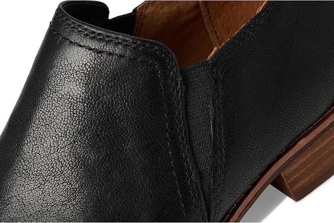 Sofft Naisbury - Shoes for Women - Leather Upper - Slip-on Style - Stacked Heel - Round Toe Silhouette Black 6 M (B)