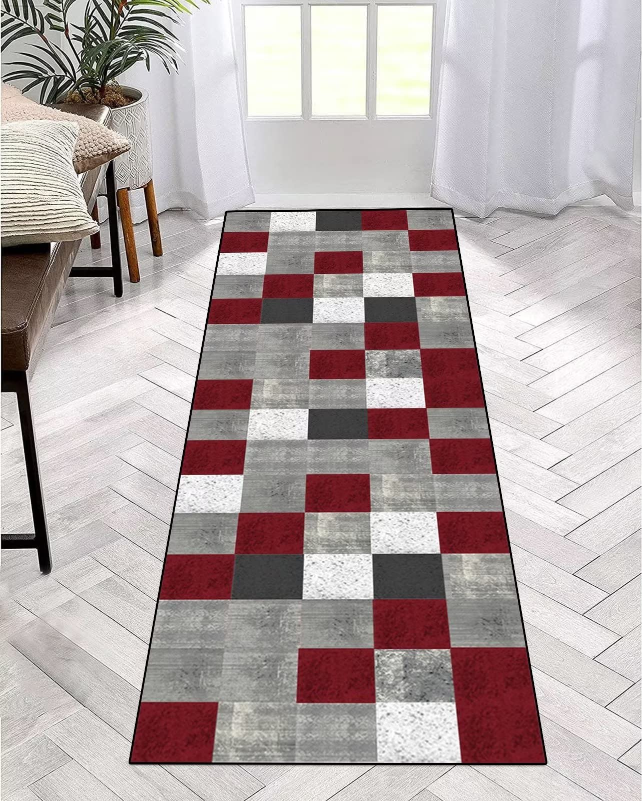Tapis de couloir moderne rouge et gris pour réchauffer l'ambiance de votre salon