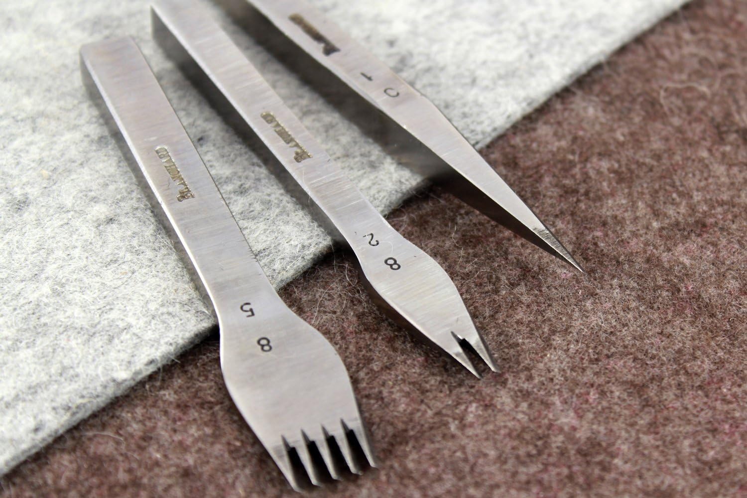 Vergez Blanchard Pricking Iron (2 teeth). Size#8 (3.4mm/8spi). Leather Working Tool