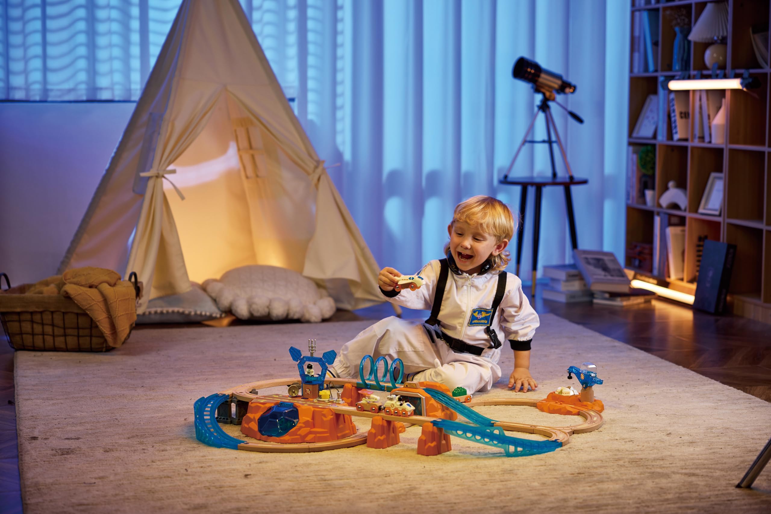 Hape Set di treni - Esplorazione di Marte, set ferroviario in legno, per bambini dai 3 anni in su