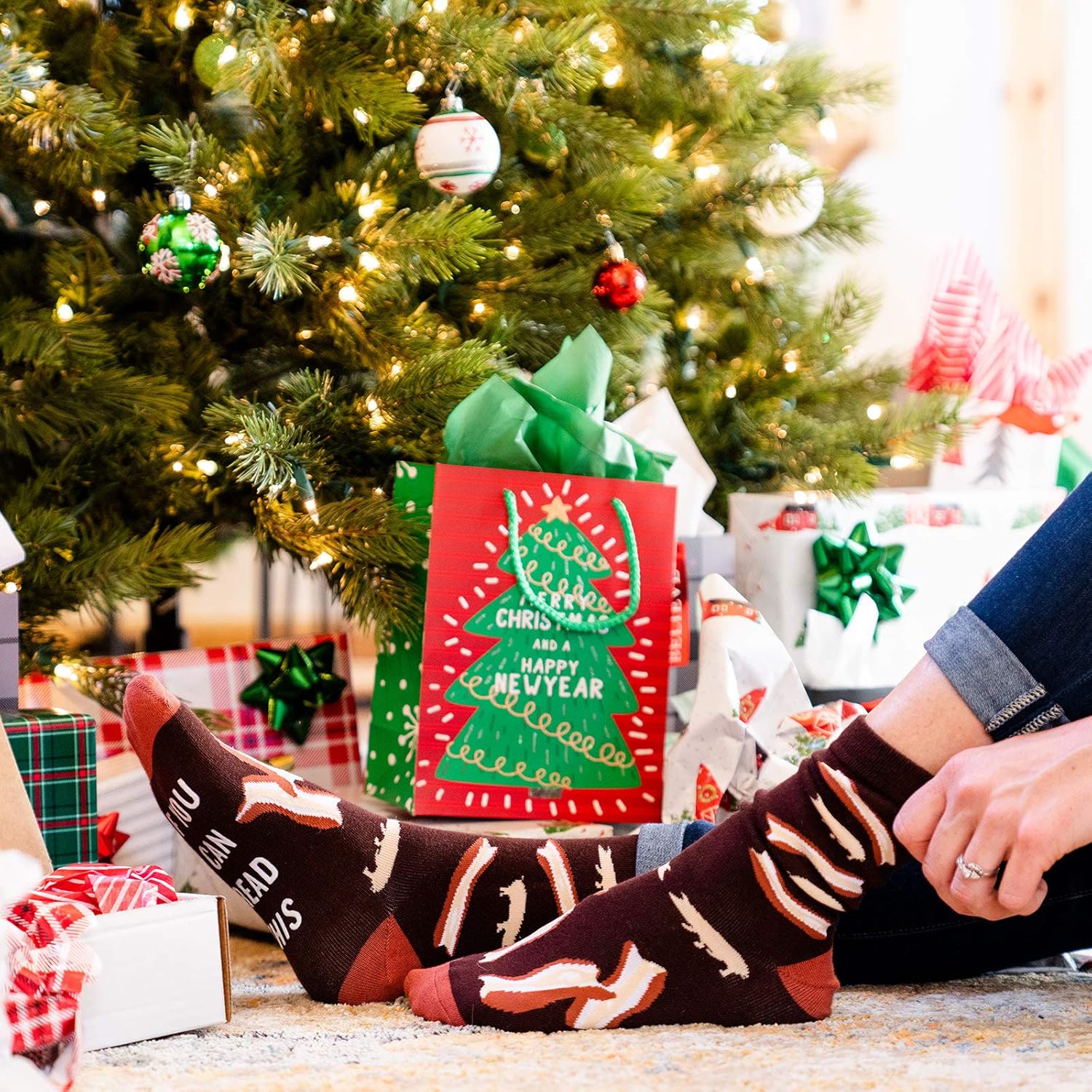 Vista 5 de Lavley If You Can Read This Bring Me Socks - Funny Gifts for Men, Women, and Teens