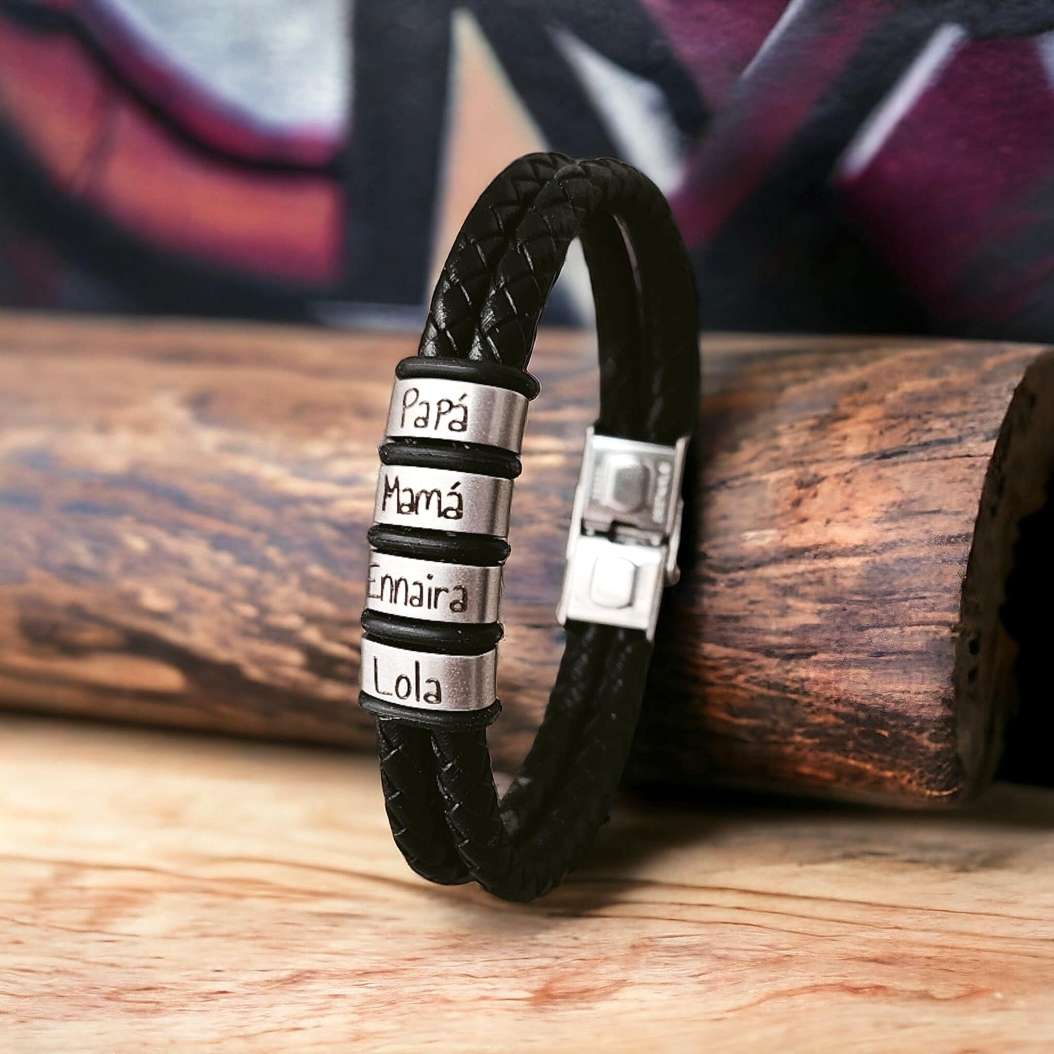Pulsera personalizada con nombres, totalmente ajustable, fabricada con dos tiras de cuero redondo y acero. MODELO TITI. Regalos día del padre, regalos San Valentín.