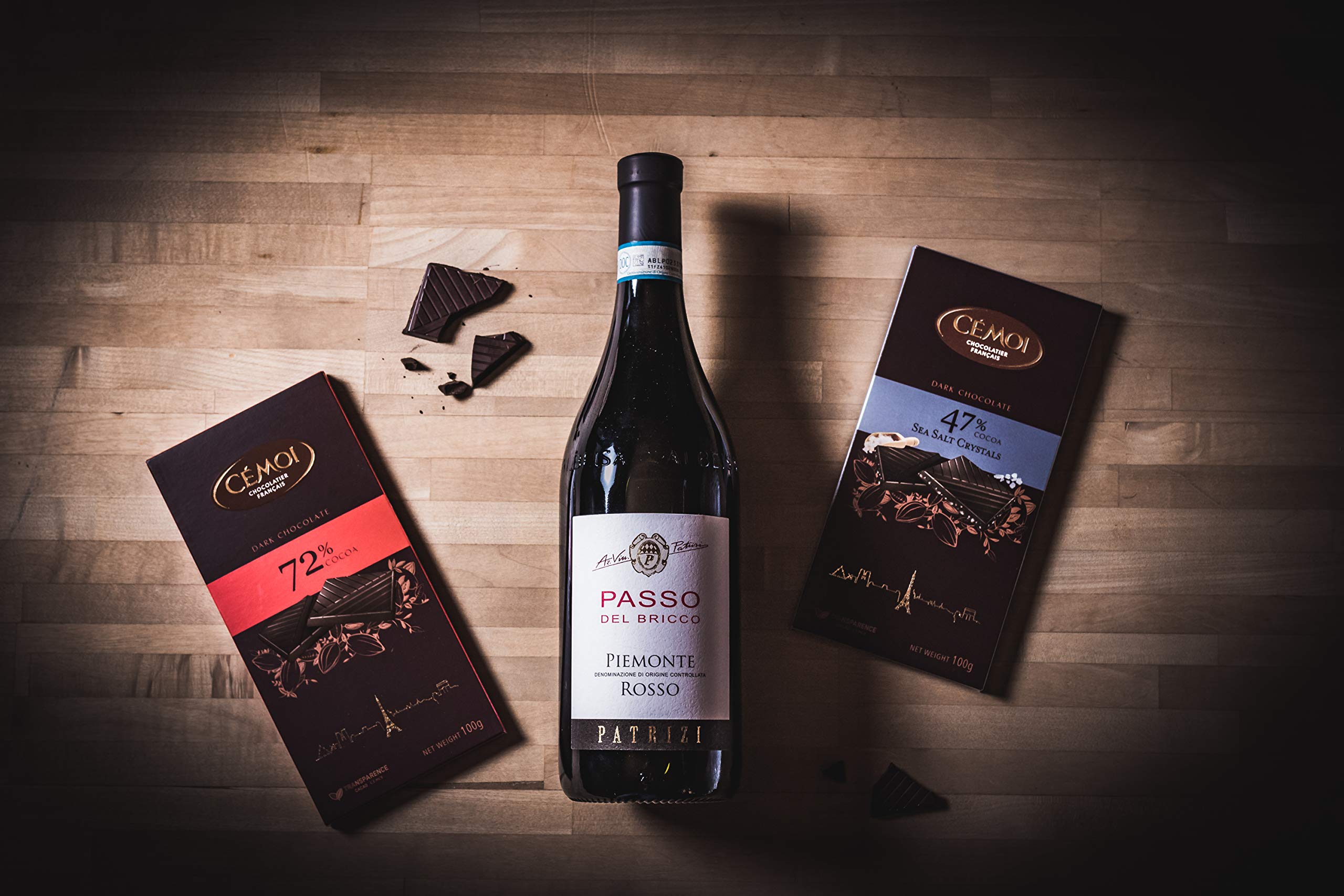 Präsentkorb „Gaumenfreude“ als Geschenkset & Geschenkset „Rosso Passo“ mit Wein und Schokolade | Italienischer Rotwein Rosso Passo & Französische Schokoladen in Präsentverpackung