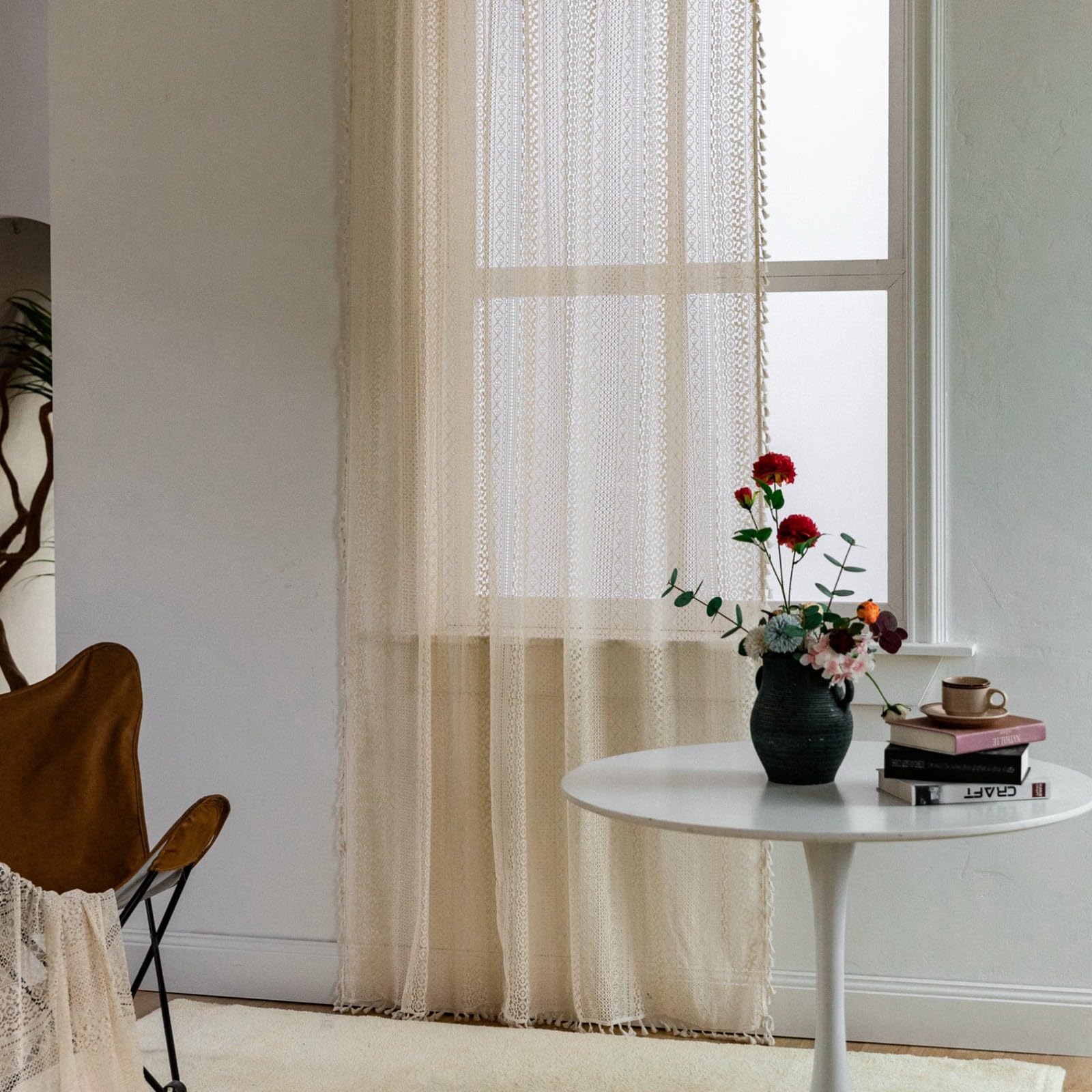 A.Monamour Rideau Voilage Passe Tringle Semi Transparent Dentelle Brodée Rural Boho Bohème Décoration Fenêtre Court Rideau de Porte avec Glands à Pompons pour Salon Chambre Cuisine, 1 Panneau, Beige