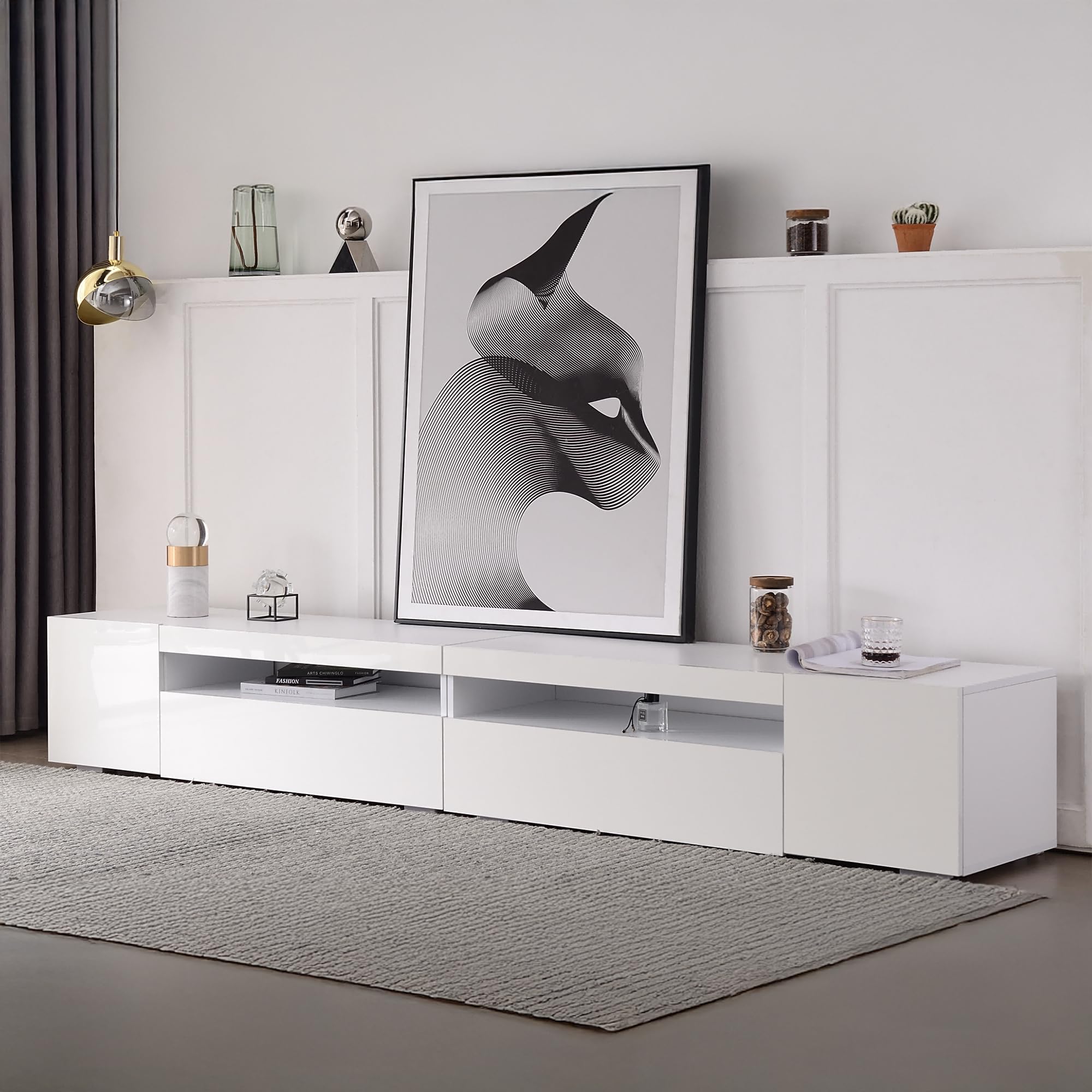 240cm TV Lowboard Weiß, Helles Panel TV Board Wohnzimmer mit Variable LED-Beleuchtung, Modern TV Schrank, Fernsehschrank, Wohnzimmer Möbel, Glänzendes Panel, Nicht Hochglänzend, Weiß