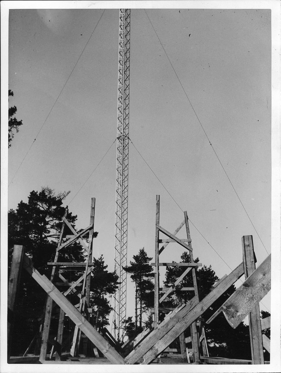 Vintage photo of The ship radio station at H246;l246;s