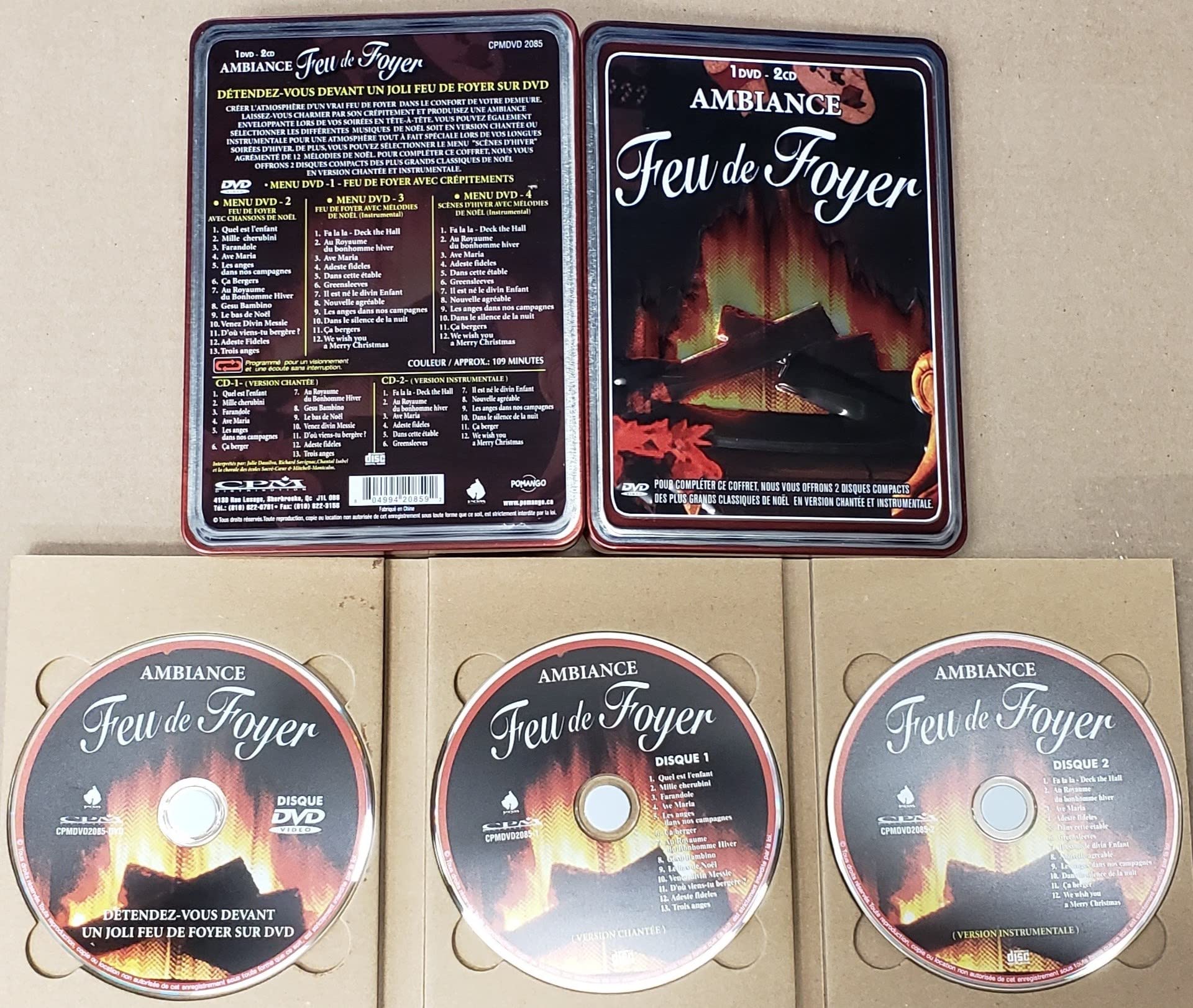 Ambiance Feu de Foyer (1 DVD & 2 CD) Menu DVD Feu de Foyer avec Crépitements, avec Chansons de Noel, Avec Mélodies de Noel, Scenes D'Hiver avec Mélodies de Noel / CD#1 Chansons de Noel Version chanté - CD#2 Mélodies de Noel Instrumental. [DVD]