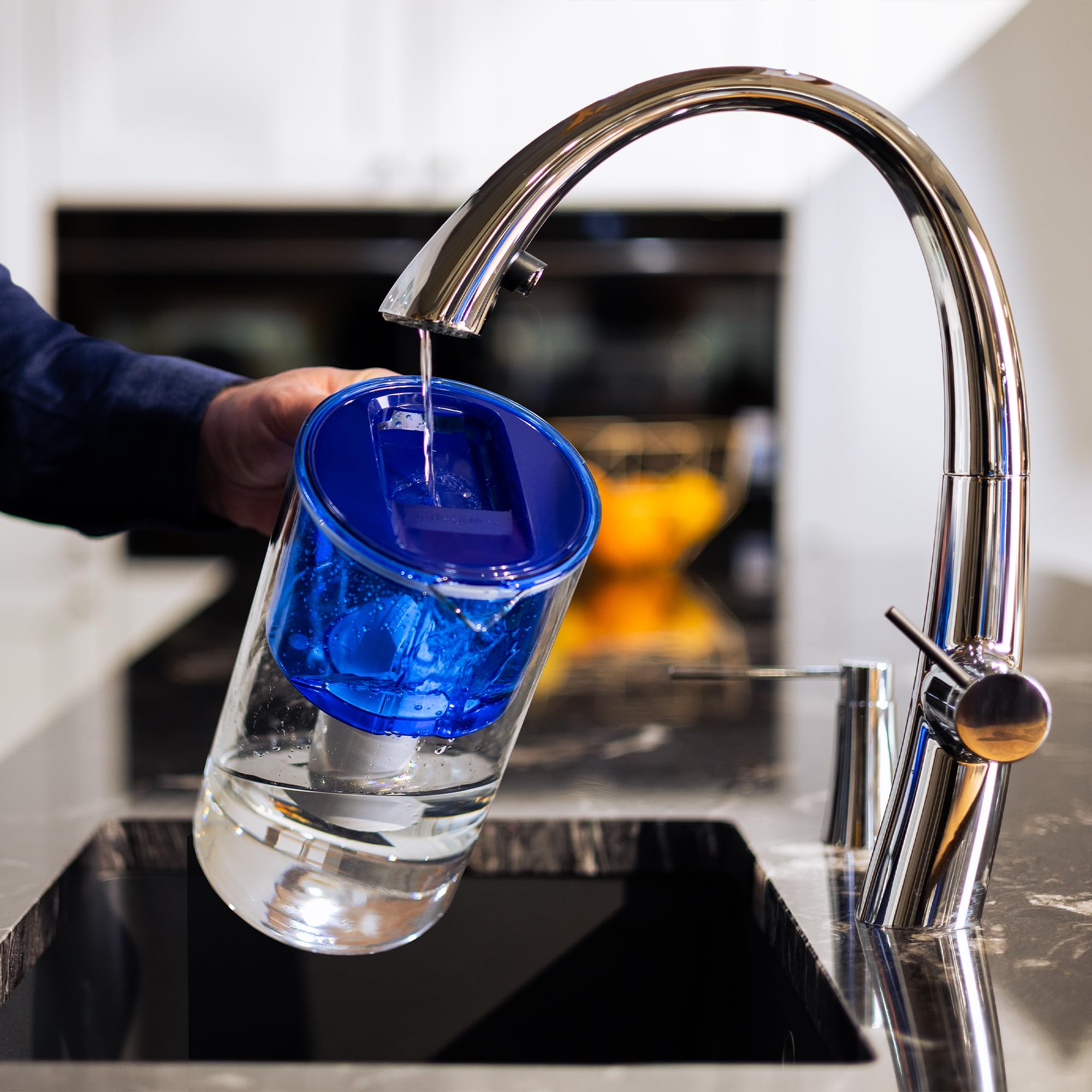 Wessper Carafe En Verre Avec 1 Filtre À Eau (Compatible Avec Brita Classic), Eau Filtrée Avec Grand Goût Et Pureté Réduit Les Dépôts De Calcaire Et De Chlore 3 Litres, Bleu