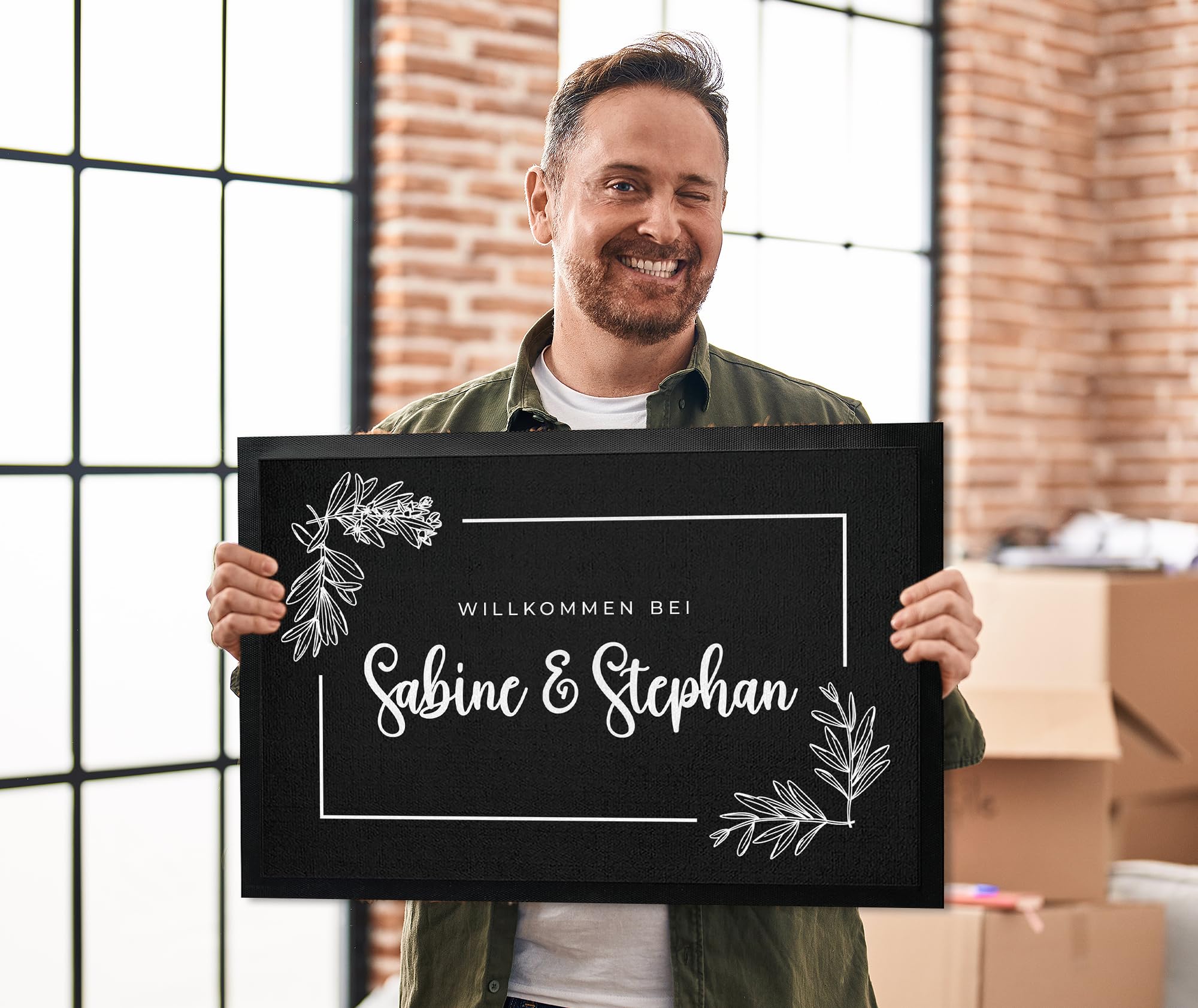 Fußmatte personalisierbar Namen Wunschtext schwarz bis 120cm | Türmatte personalisiert Innen Außen mit Familienname | Personalisiertes Geschenk für Hochzeit, Einzug, Verlobung & Einweihung (75x50cm)