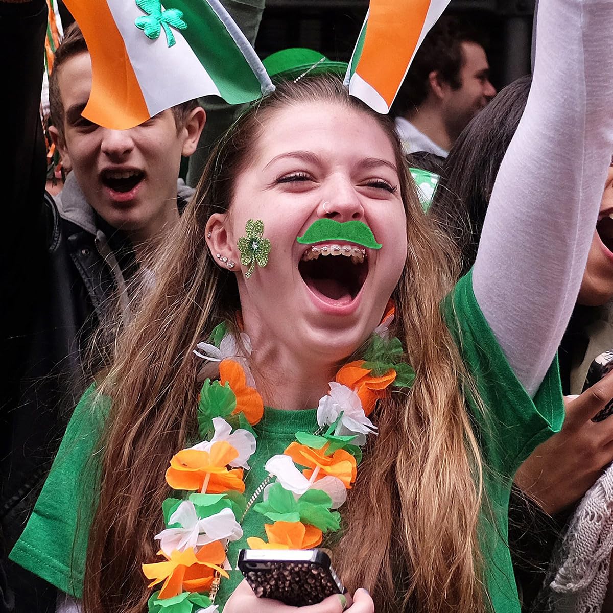 ULTECHNOVO Lot de 48 Fausses Moustaches Vertes Et Oranges pour La Saint-Patrick, Autocollantes, Accessoires de Fête.