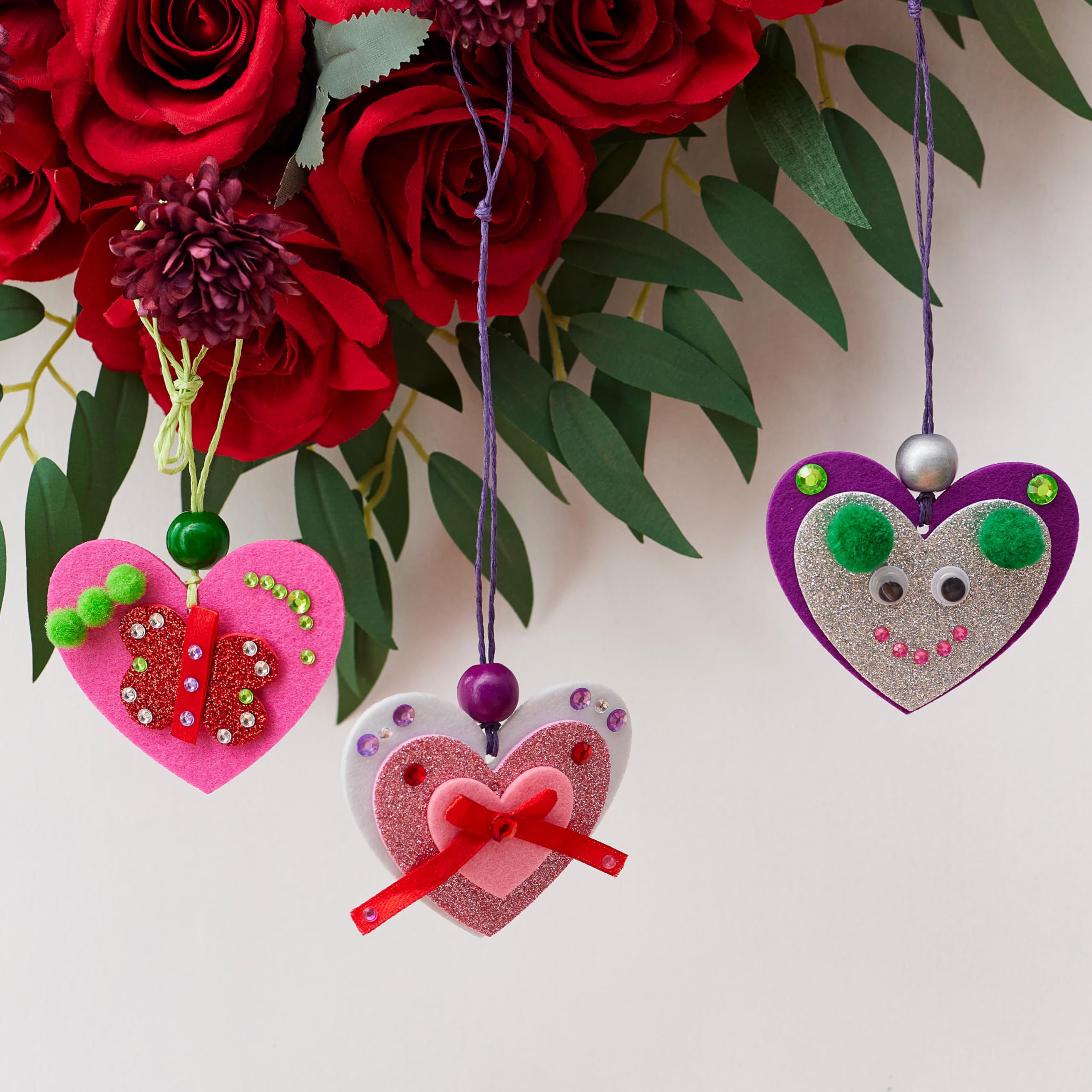 JOYIN Filz-Bastelset zum Selbermachen, Filz- und Glitzer-Herzen und Holzperlen, Kunststoffaugen und bunte Papierseile für Valentinstag, Kinder, Bastelaktivitäten, Partys, Klassenzimmer, Ornamente