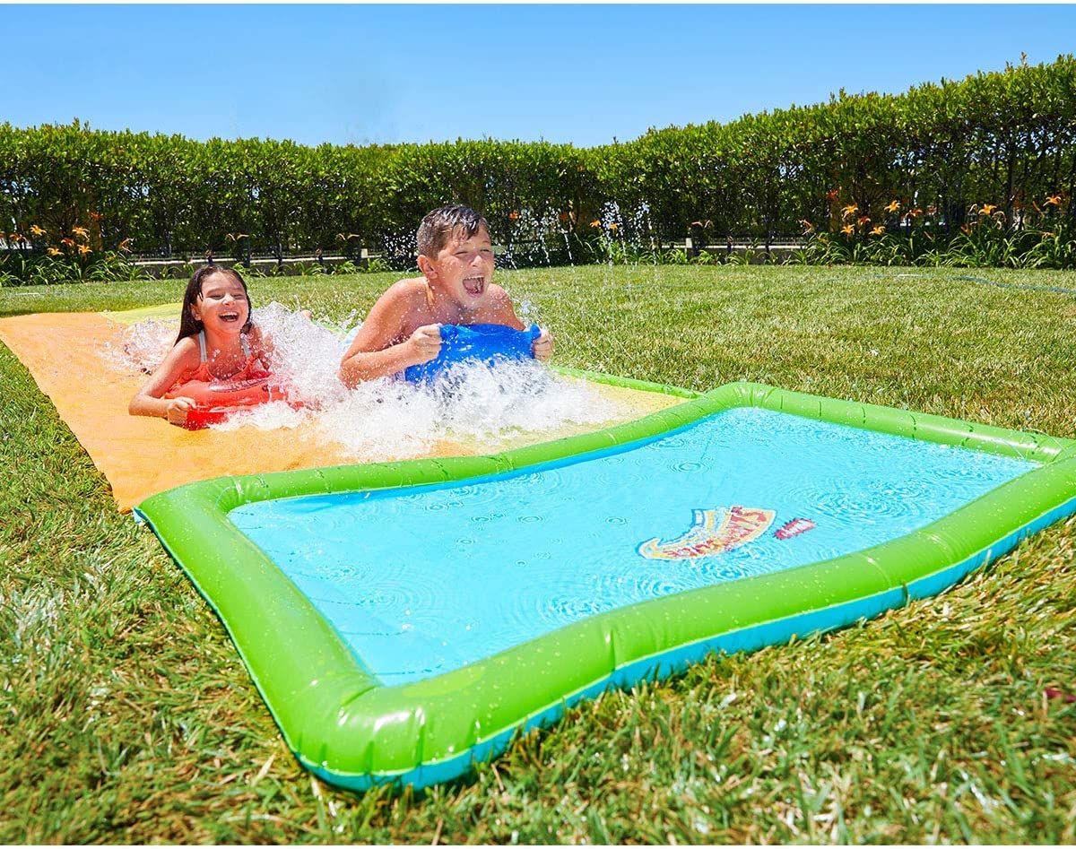 Wham-O Toboggan Aquatique Slip 'N Slide Double Piste avec Piscine, 18 Pieds Extra-Long, Inclut 2 Planches – Jeu d'Été Extérieur pour Enfants de 5 à 12 Ans