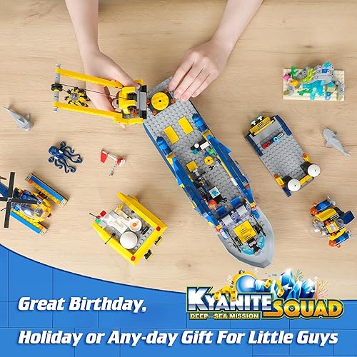 Miniatura 7 de City Arctic Explorer - Juego de juguetes de construcción de barcos, 797 piezas de City Arctic Explorer, kit de construcción de barco con escena de