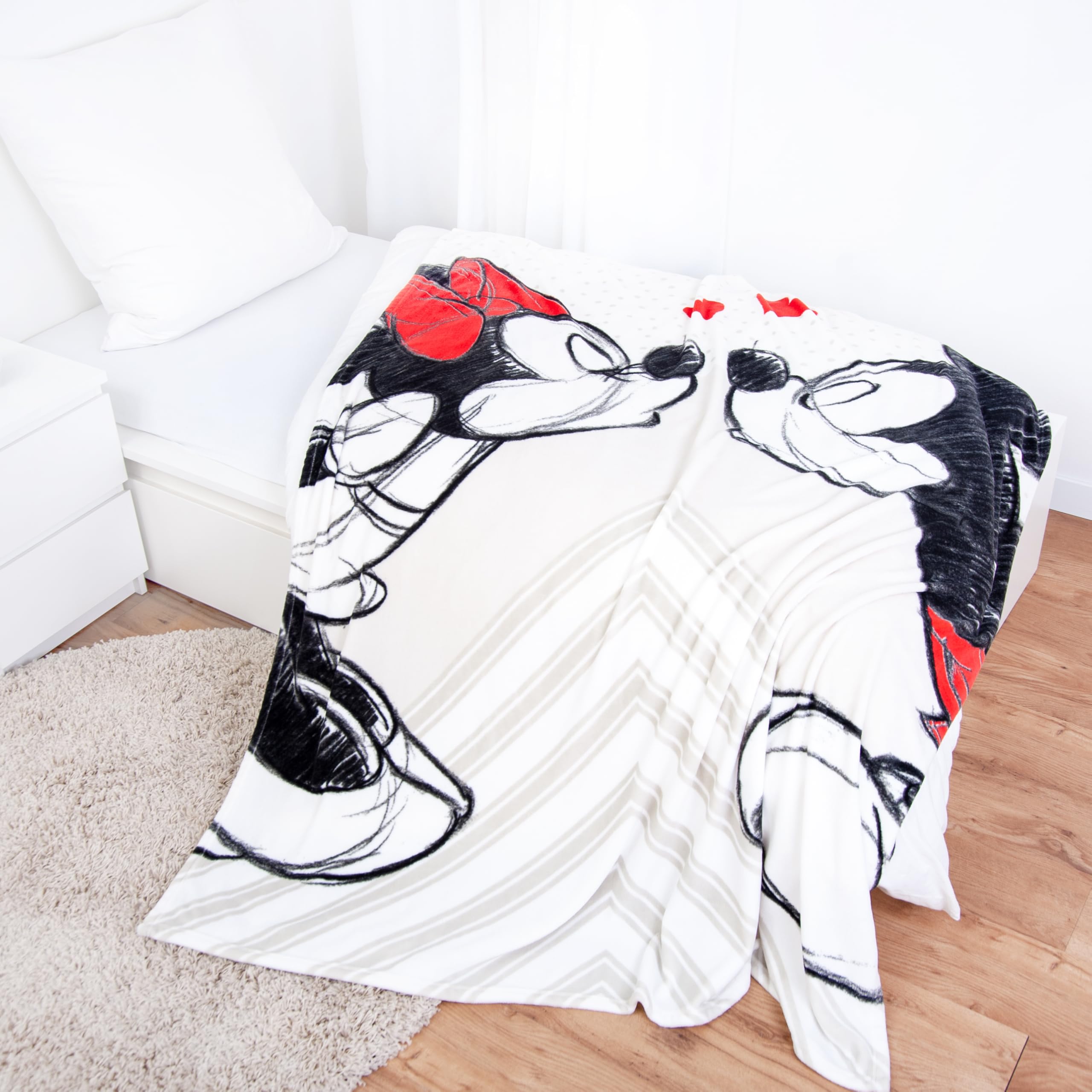 Herding Couverture moelleuse en microfibre, Disney's Mickey & Minnie, 150x200 cm, 100% polyester