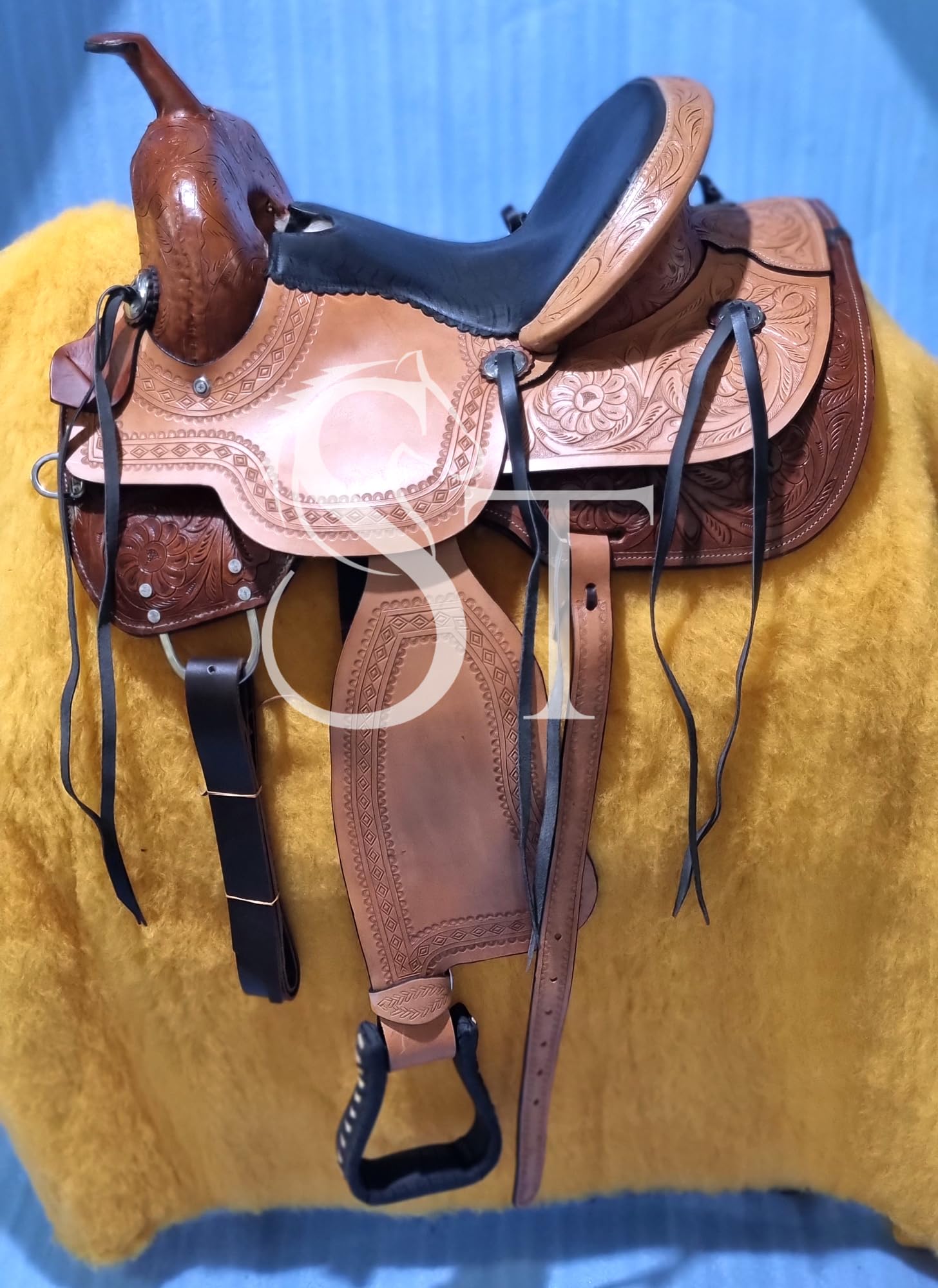 Western - Sillín de piel con forma de barril para montar a caballo, silla de montar con diseño floral con conchos plateados ST-WLS-131