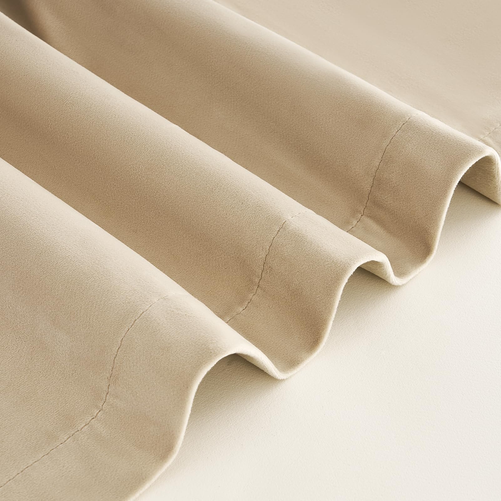 Topfinel Vorhänge Beige 2er Set 140x240cm, Blickdichte Vorhang Samt Ösen für Deko Schlafzimmer Wohnzimmer, Weich Samtvorhang Verdunkelung Velvet Curtains, Verdunkelung Samt Gardinen Blickdicht
