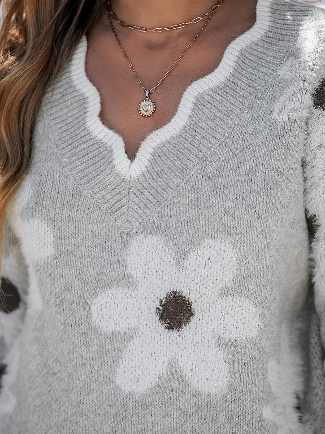 CUPSHE Womens Sweaters Long Sleeve Fall Sweater Trendy 2025 Floral V Neck Jumper Tops - Image 2