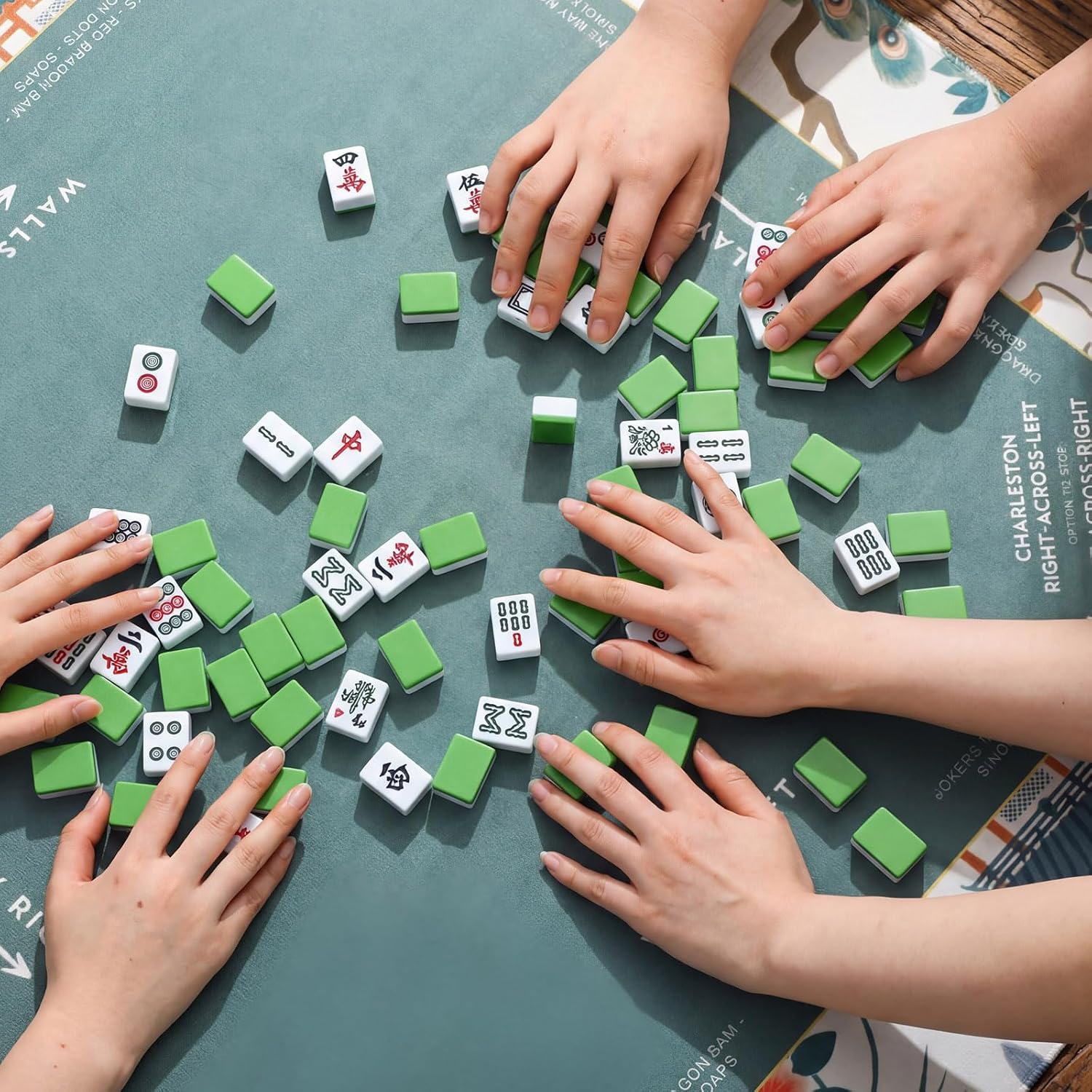 1 Pcs Mahjong Table Mat Floral Peacock, 33" x 33" Green Chinoiserie Peacock Mahjong Mat Non-Slip Noise Reduction Carrying Bag for Poker Board Card Games Dominoes, Ships Rolled(Elegant)