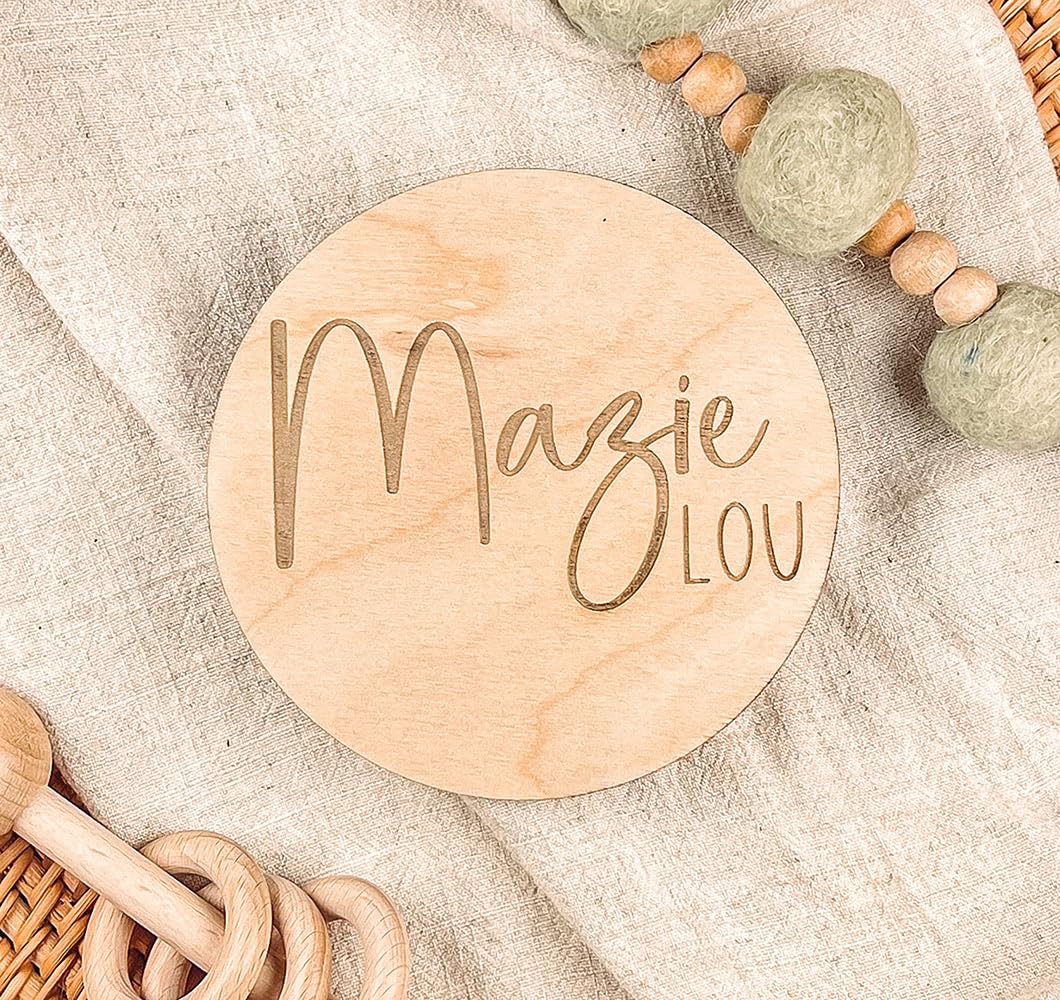 Personalized Wooden Newborn Announcement Sign for Hospital – Custom Baby Name Birth Announcement – Gender Neutral, Single-Sided – Ideal for Newborn Photos & Nursery Decor (Single Name Only)