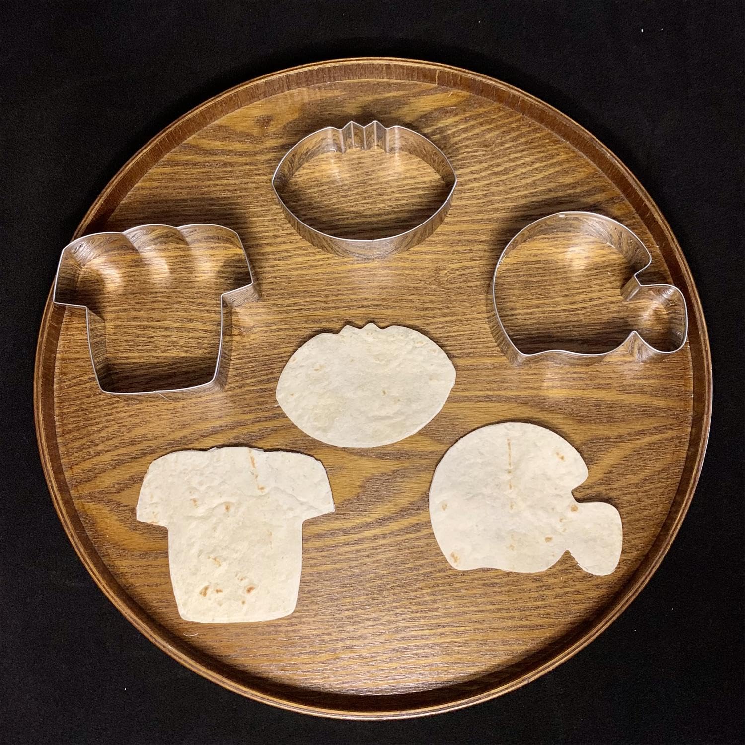 LUBTOSMN Juego de cortadores de galletas de fútbol, 3 piezas, 3.5 pulgadas, fútbol, casco de fútbol y cortadores de galletas de fondant