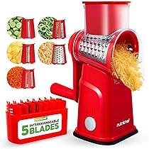 NutriChef Mandolina per Verdure 5 in 1 e Grattugia Formaggio per Cucina, Affetta Verdure con 5 Lame Intercambiabili, Manovella, Base a Ventosa e Contenitore, Accessori Cucina, Rosso