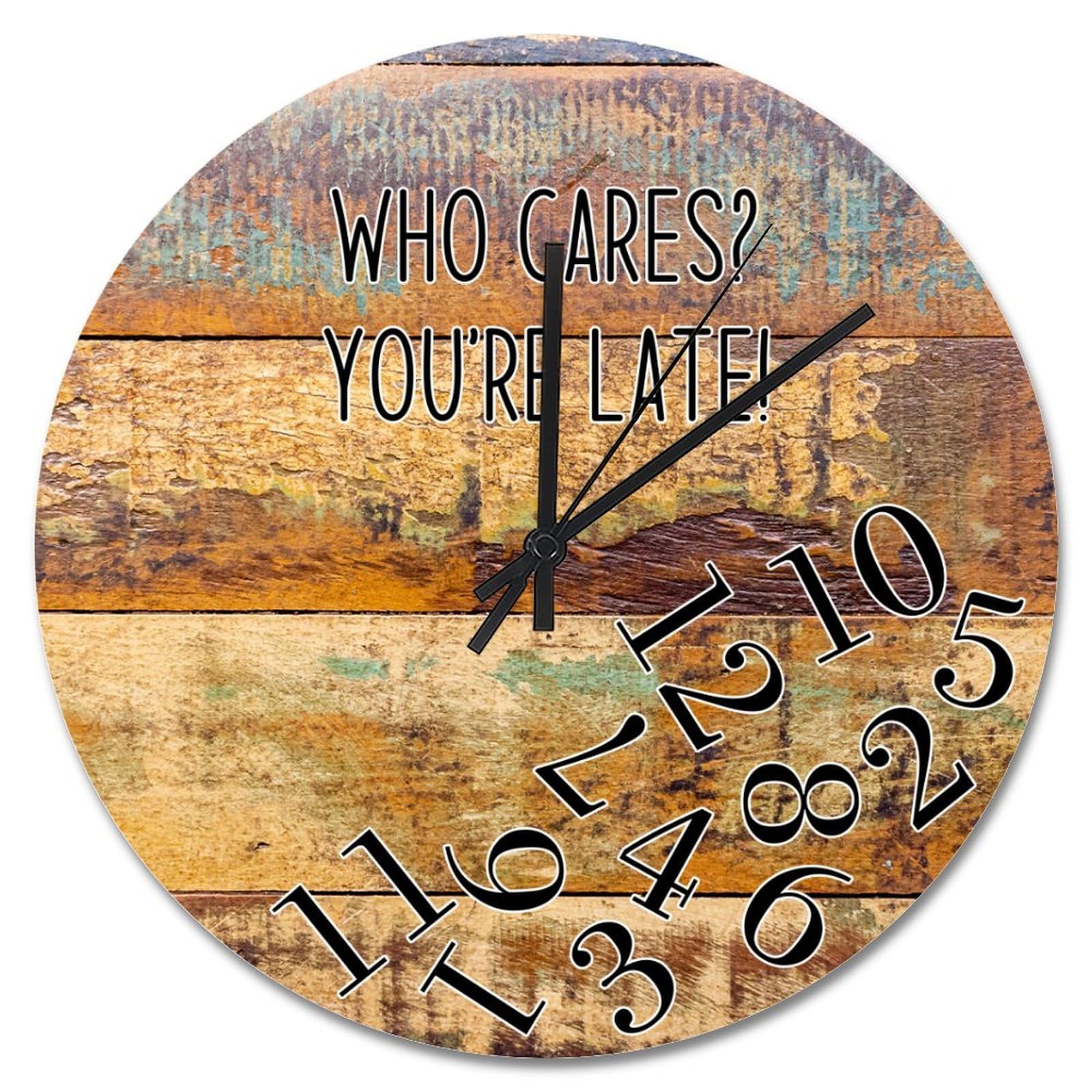 Horloge murale en bois Who Cares de 38 cm pour une décoration de cuisine chaleureuse