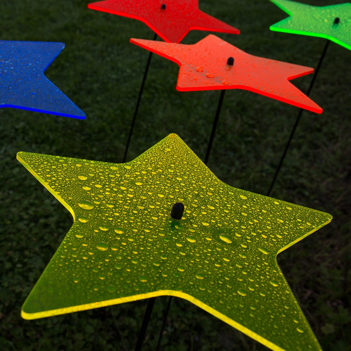 SUNPLAY Sonnenfänger Sterne Stella im FARBMIX, 5 Stück zu je 20 cm Durchmesser im Set + 70 cm Schwingstäbe