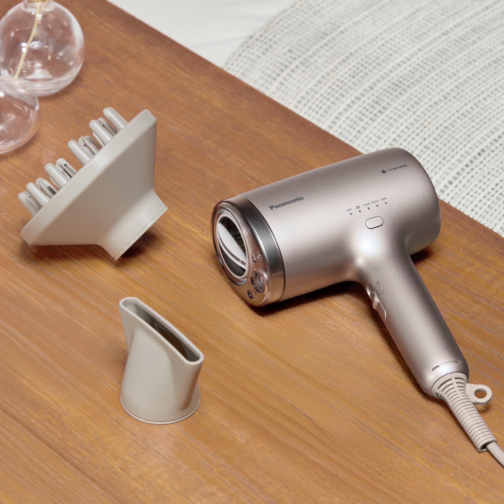 Panasonic EH-NA9N-E825 Nanoe e Iones Minerales Secador De Pelo, Antidaño, Secado Rápido, Detección Inteligente, Modo Cuero Cabelludo y Piel, Accesorio Concentrador, 1600 W, Champagne