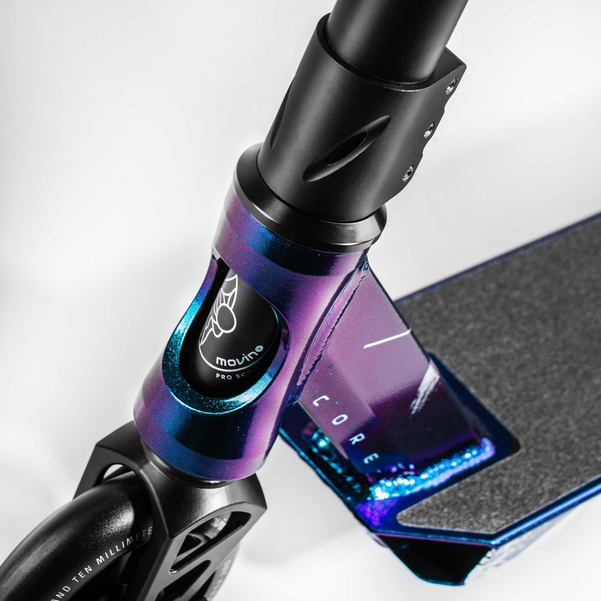 Movino X-Core Neosilver Monopattino Scooter Professionale Monopattino Acrobatico Cuscinetti A Sfera ABEC9 Ruote Da 110 mm Sistema Di Compressione IHC Freestyle Scooter Manubrio Cromato Lungo 59 cm